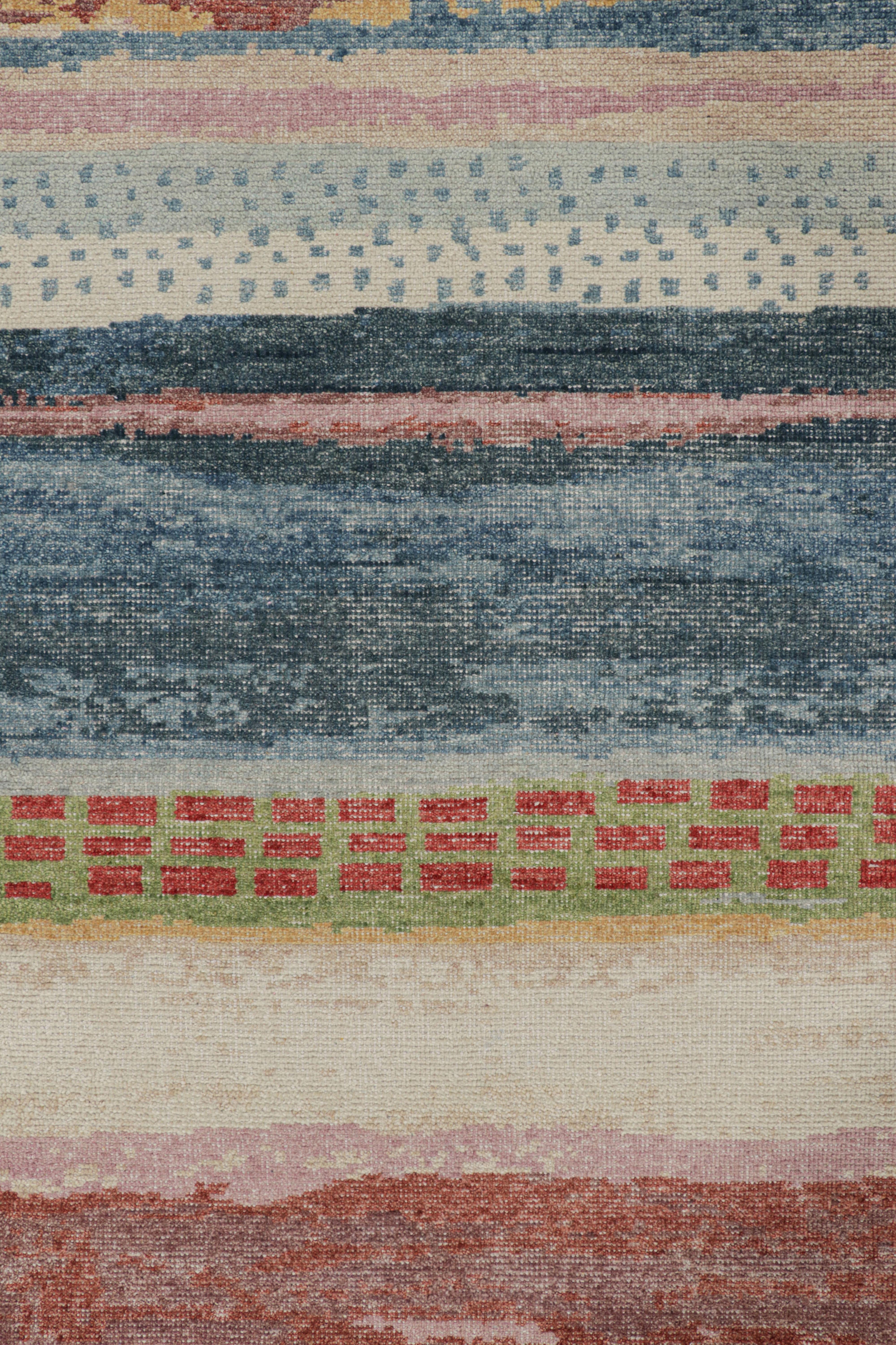 Rug & Kilim’s Distressed Contemporary Abstract Art Rug in Polychromatic Pattern In New Condition For Sale In Long Island City, NY