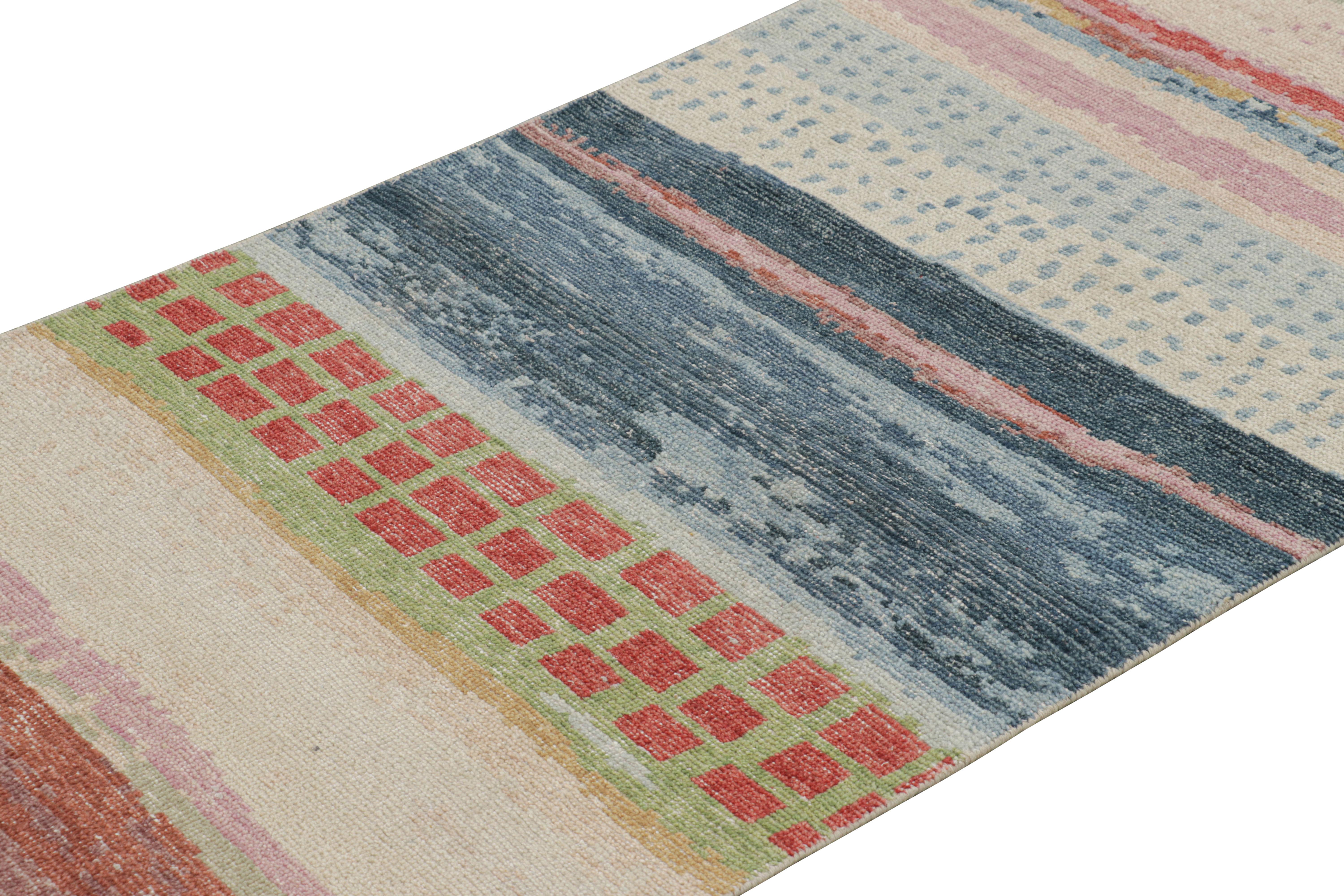  Dieser moderne 3x6-Läufer aus handgeknüpfter Wolle ist eine lebendige Neuheit in der Homage-Teppichkollektion von Rug & Kilim - ein aufregend moderner Ansatz für das Aussehen und die Haptik von Teppichen im Used-Look.


Über das Design: 


Dieser