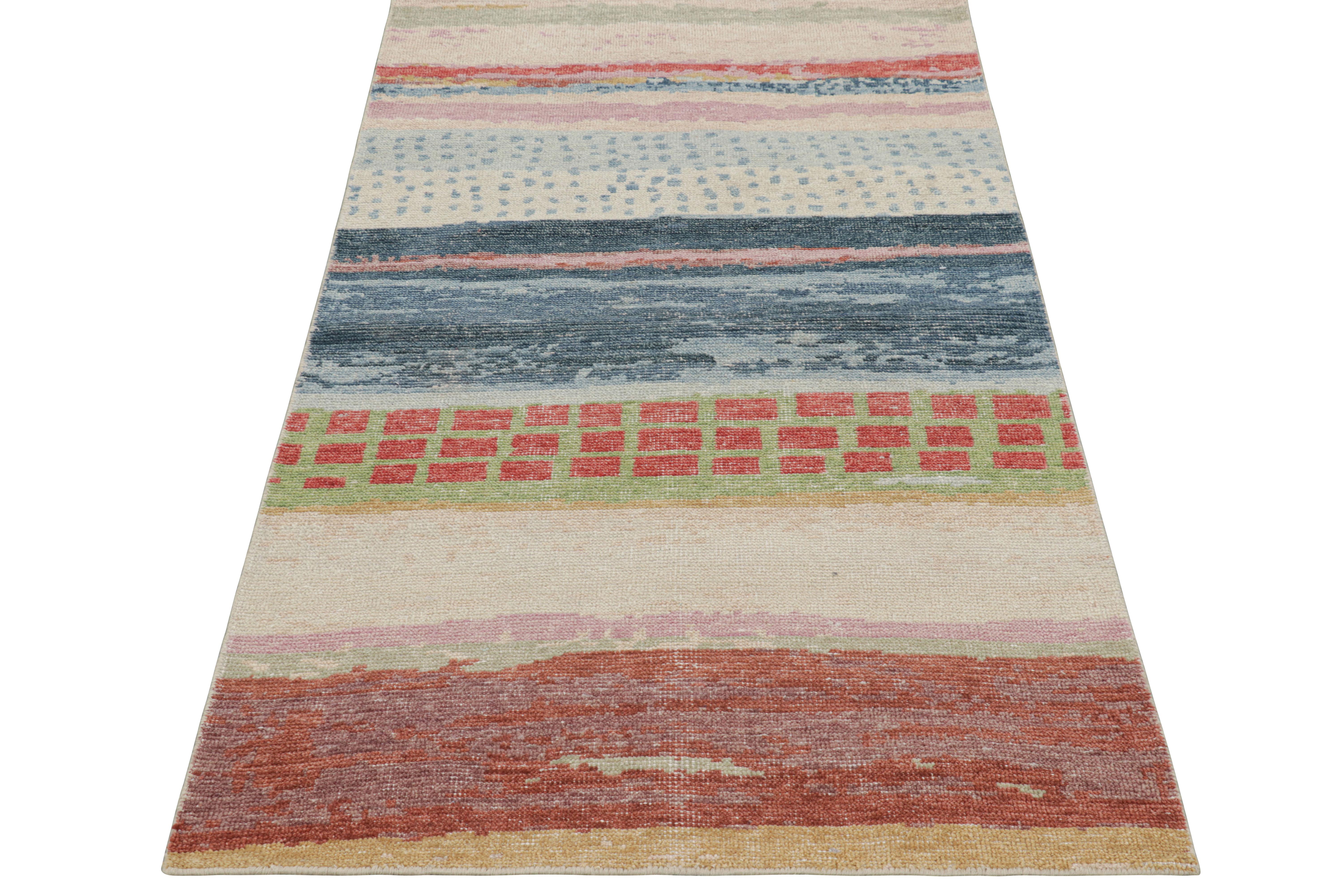 Moderne Tapis & Kilim's Distressed Contemporary Abstract Runner in Polychromatic Patterns (en anglais) en vente