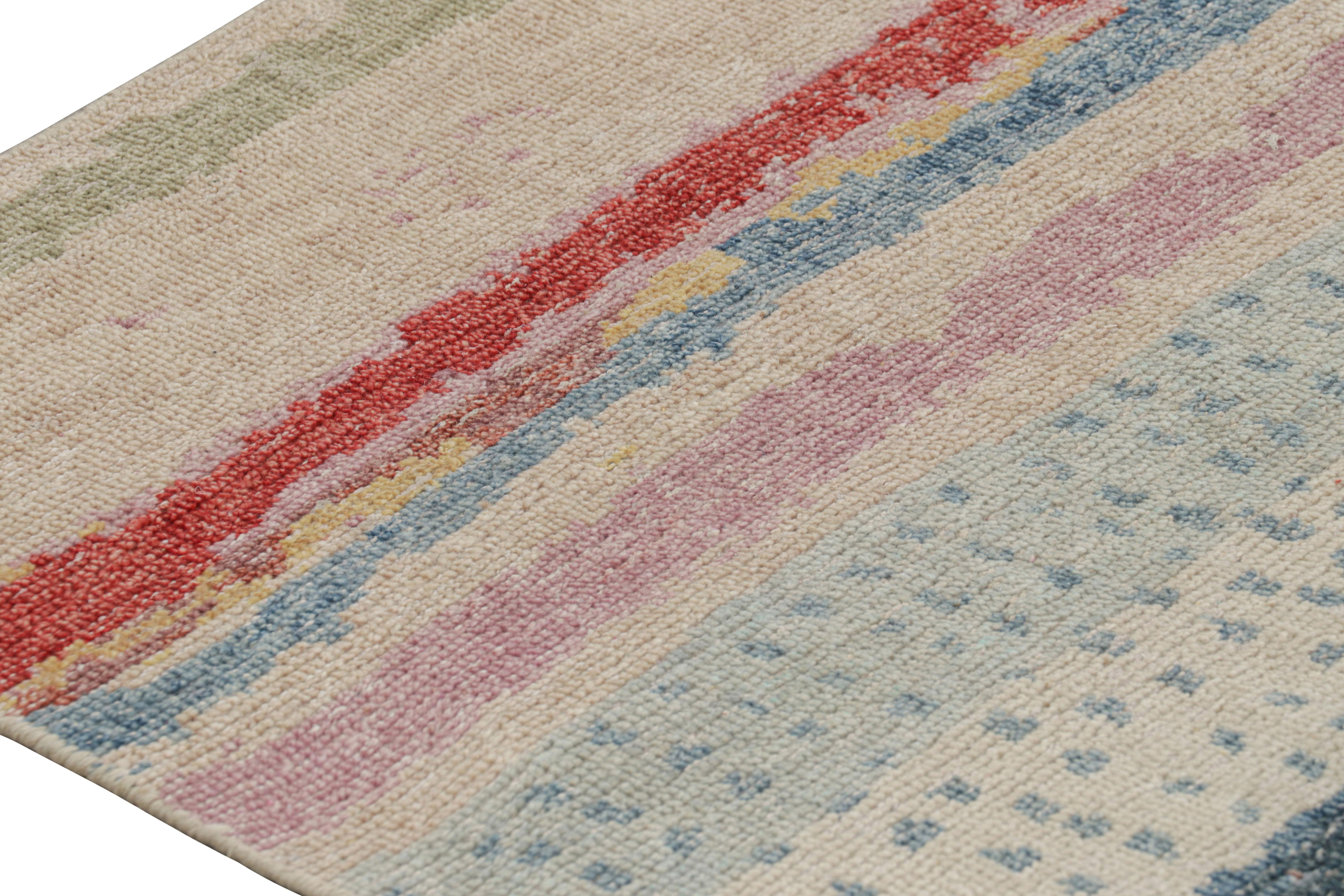 Rug & Kilim's Distressed Contemporary Abstract Runner in polychromen Mustern (Moderne) im Angebot