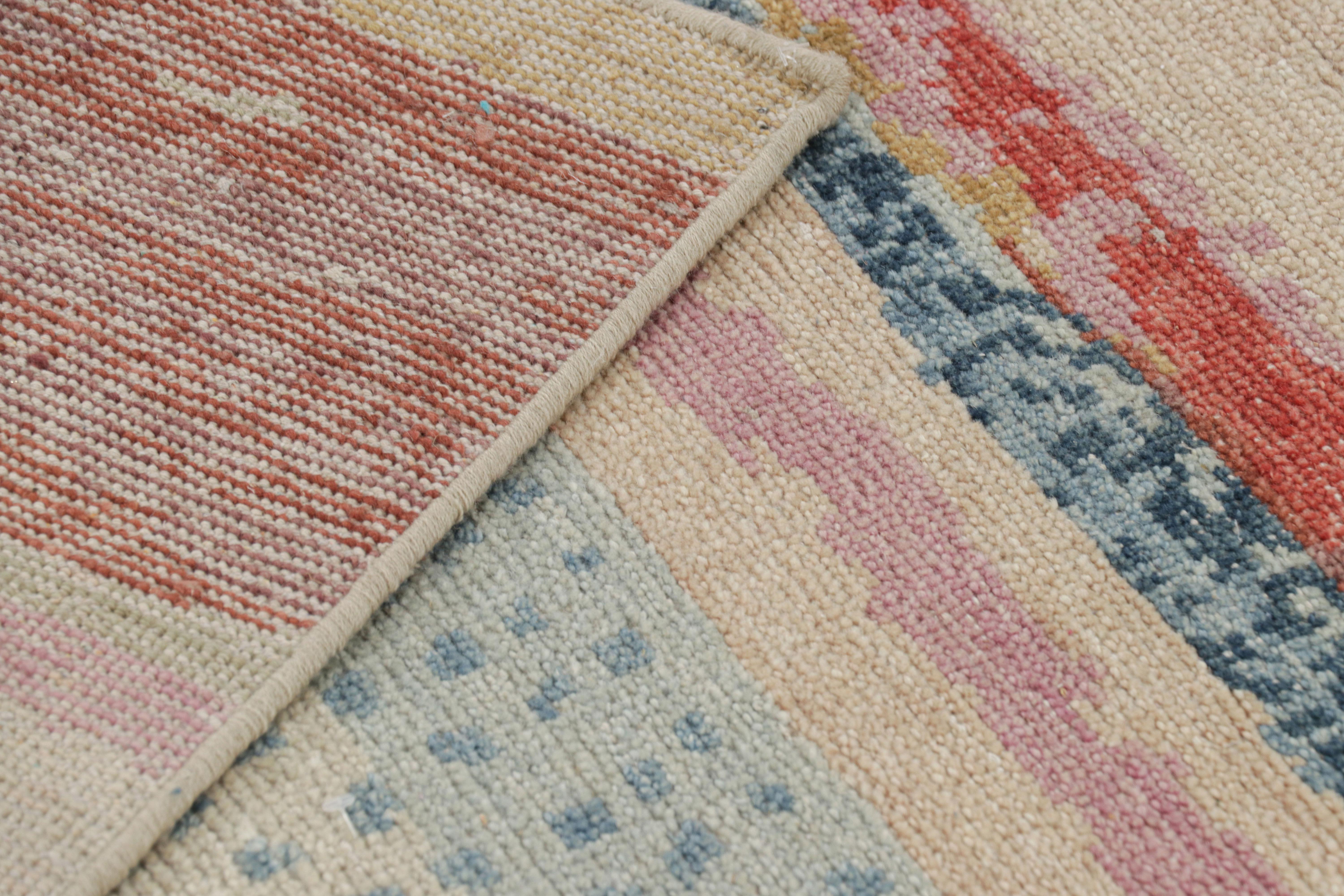 Rug & Kilim's Distressed Contemporary Abstract Runner in polychromen Mustern im Zustand „Neu“ im Angebot in Long Island City, NY