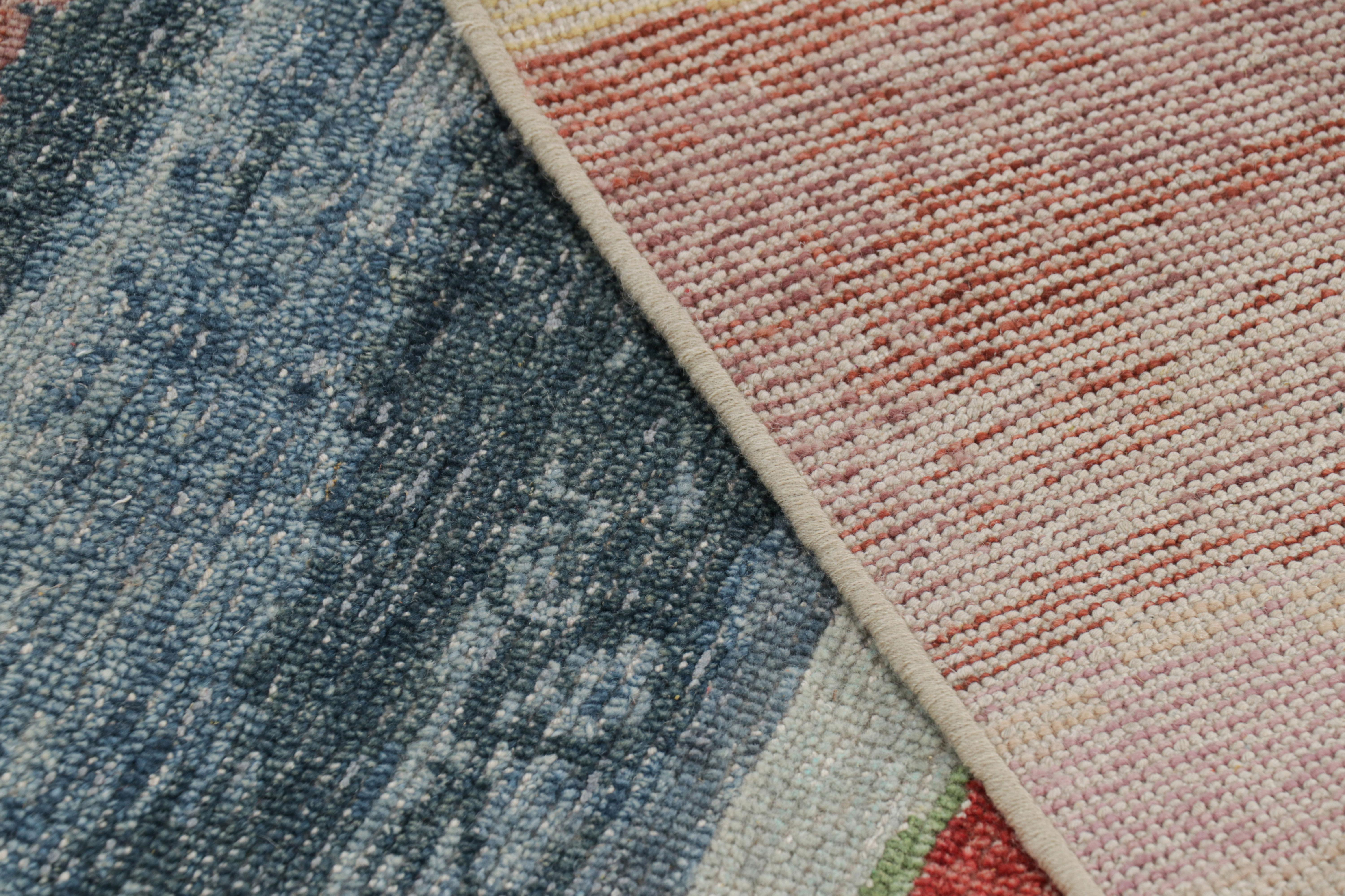 Rug & Kilim's Distressed Contemporary Abstract Runner in polychromen Mustern (21. Jahrhundert und zeitgenössisch) im Angebot
