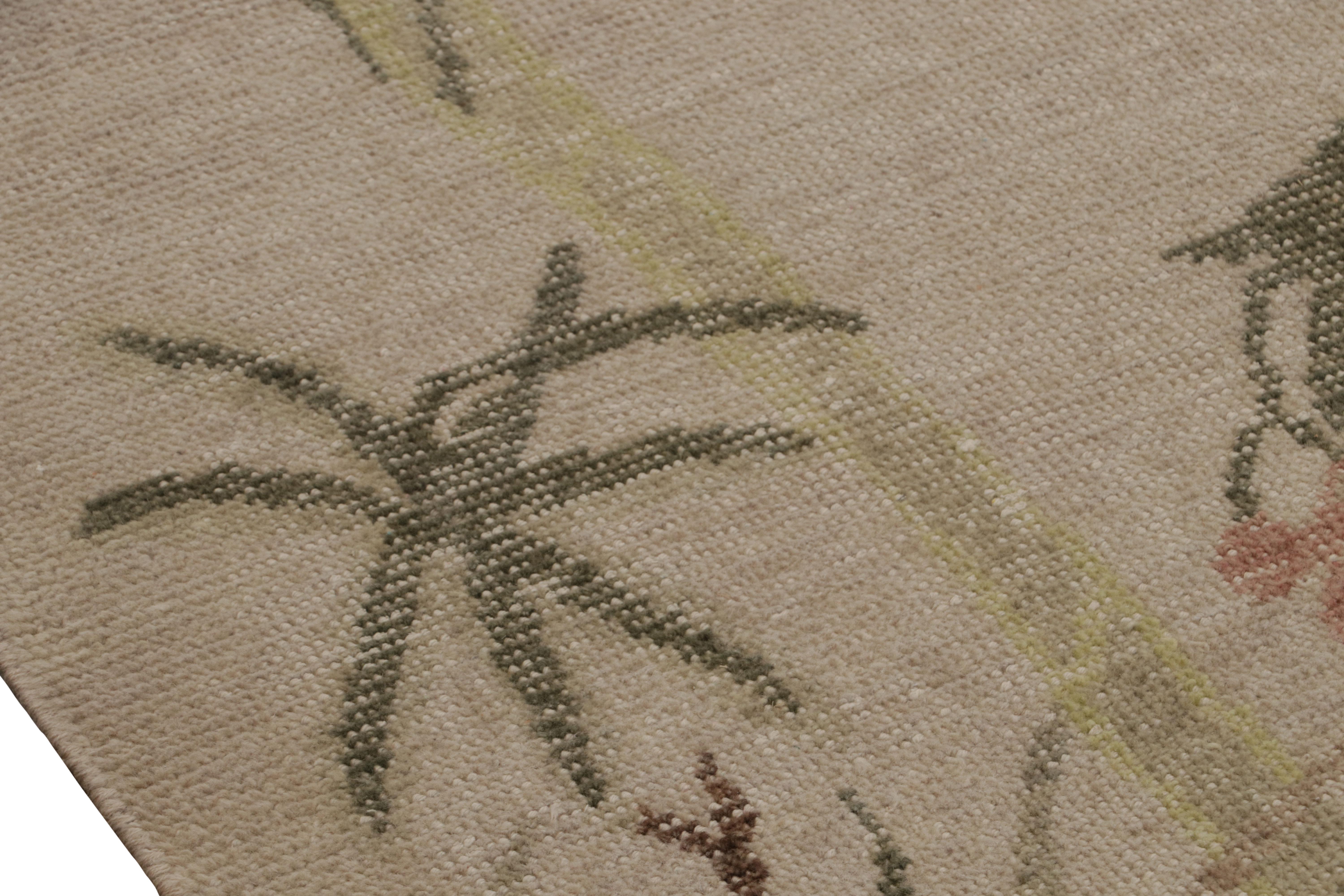 Noué à la main Rug & Kilim's Distressed Contemporary Pictorial Rug in Beige-Brown and Green (tapis pictural contemporain vieilli en beige, marron et vert) en vente