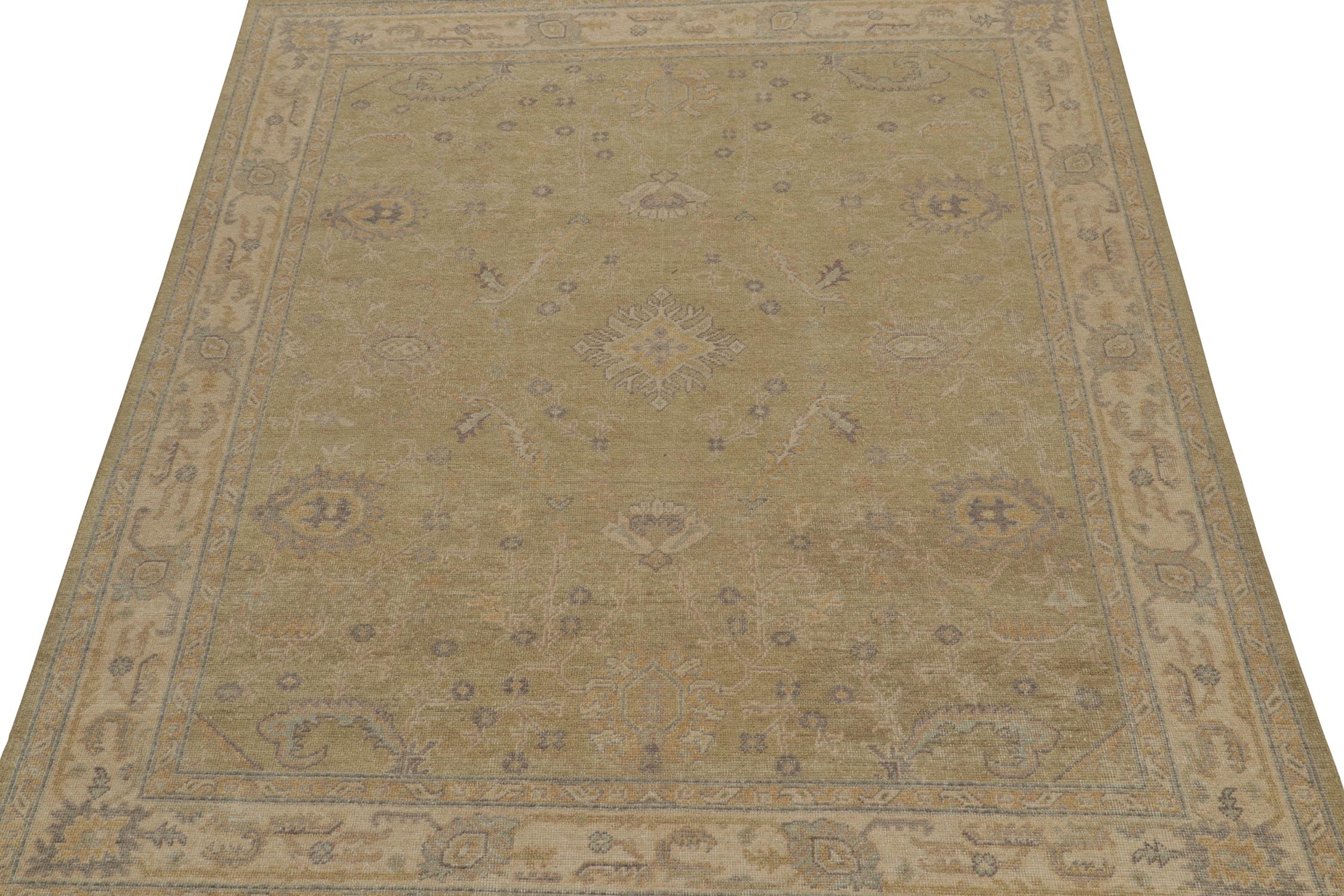 Indiano Rug & Kilim è un tappeto personalizzato con motivo distorto in verde e beige e blu. in vendita