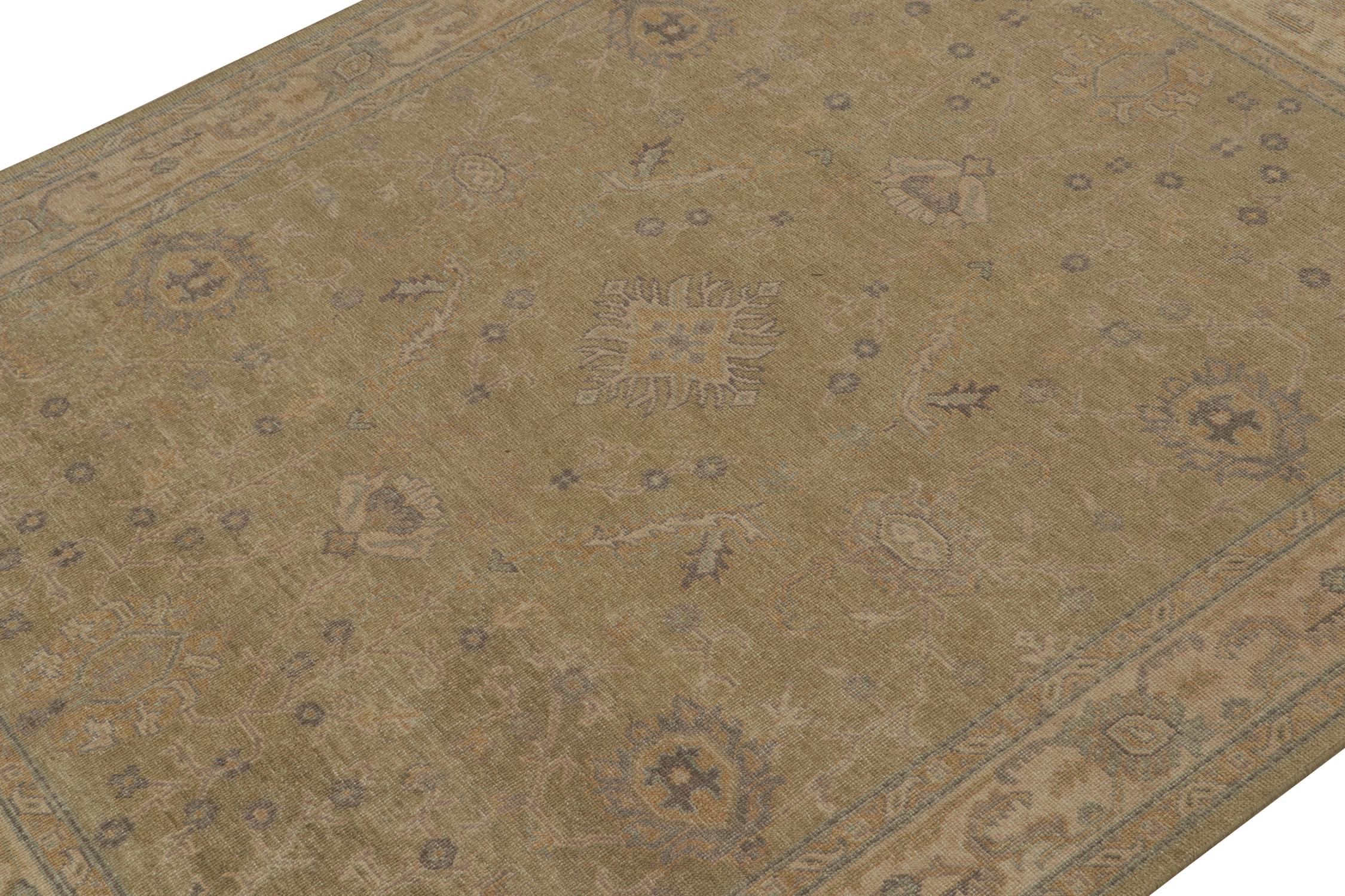Annodato a mano Rug & Kilim è un tappeto personalizzato con motivo distorto in verde e beige e blu. in vendita