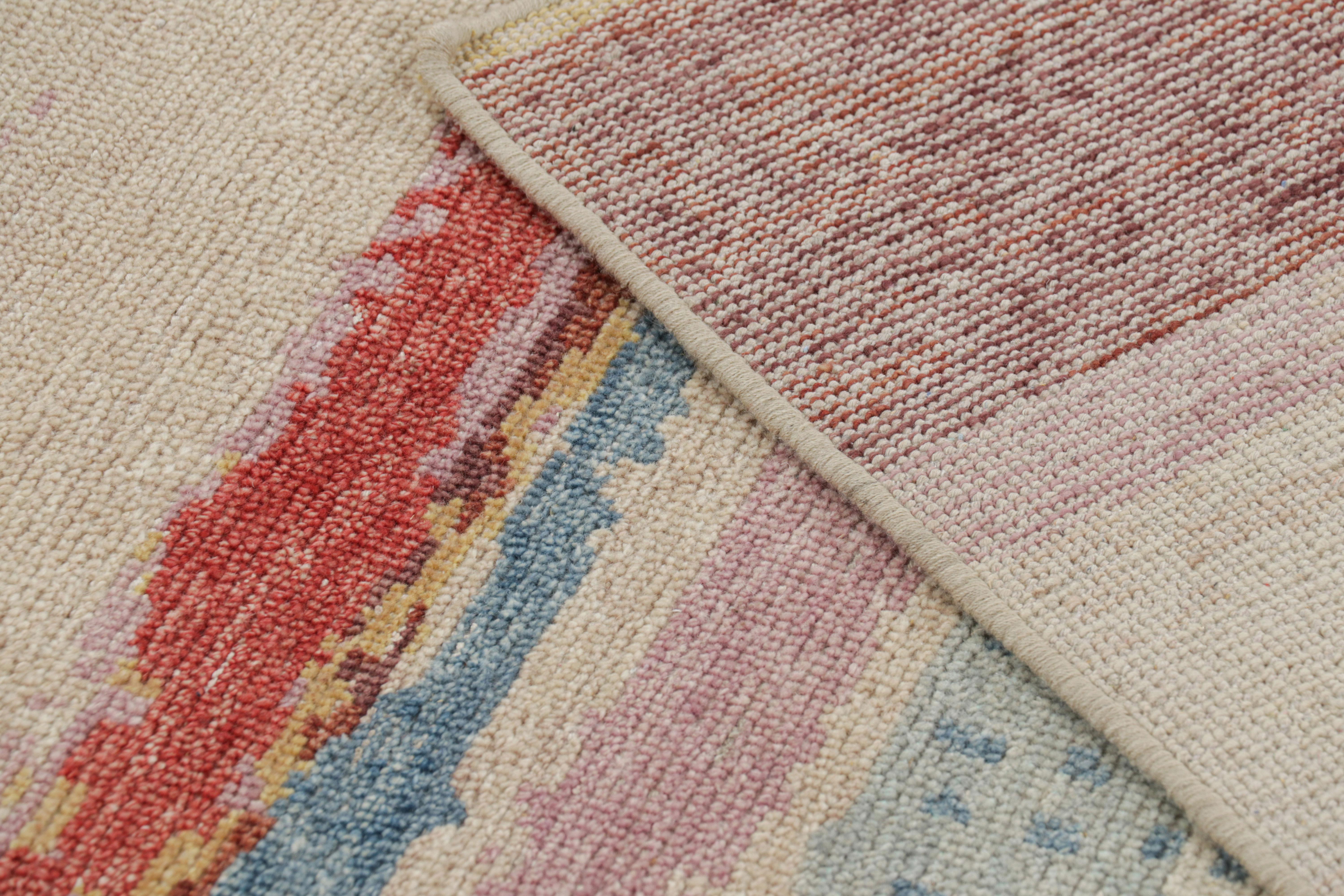 XXI secolo e contemporaneo Rug & Kilim ha realizzato un tappeto personalizzato con motivi astratti policromatici. in vendita