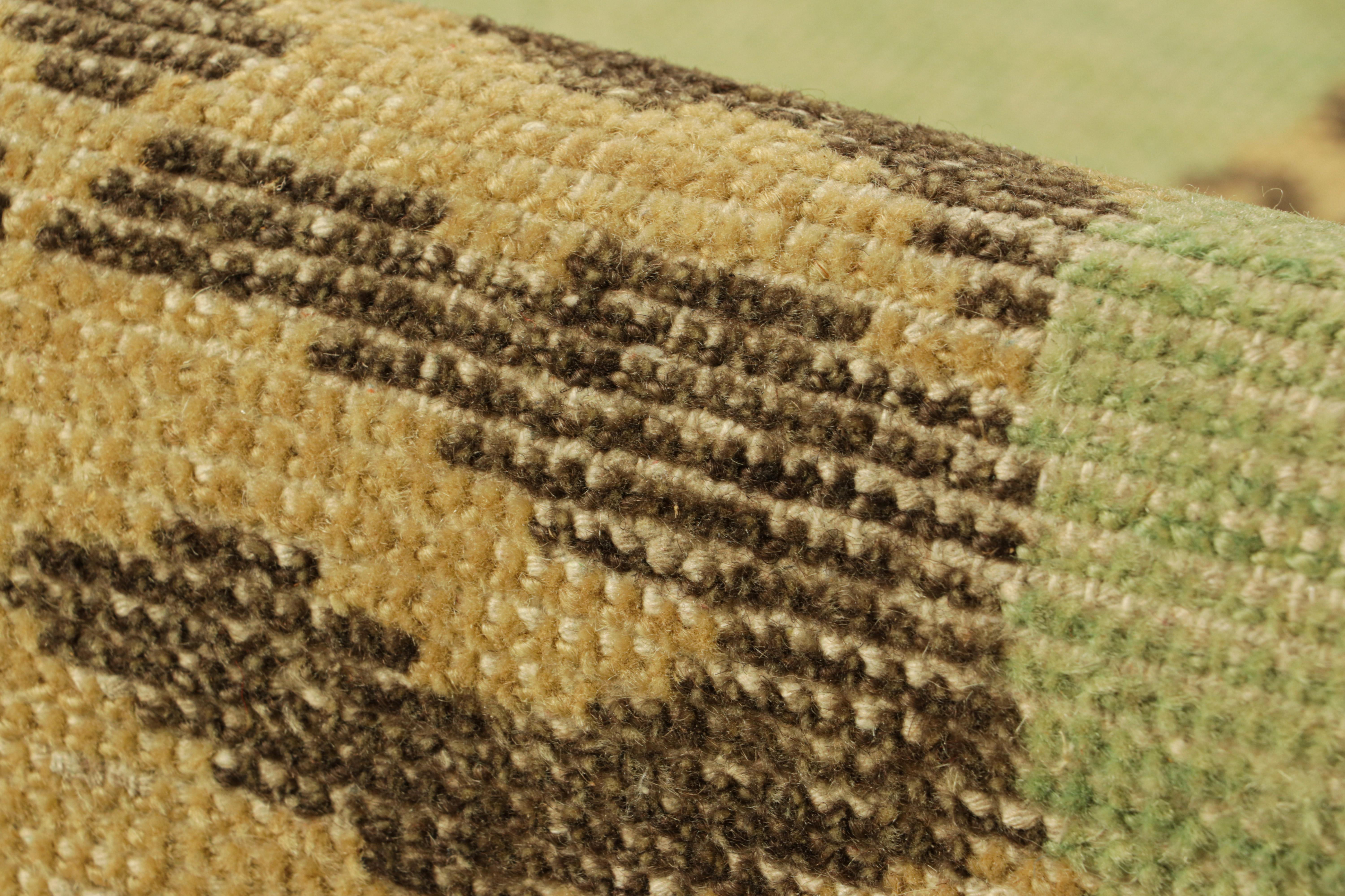 Rug & Kilim: Tappeto personalizzato in pelle di tigre, verde, con foto. in vendita 1