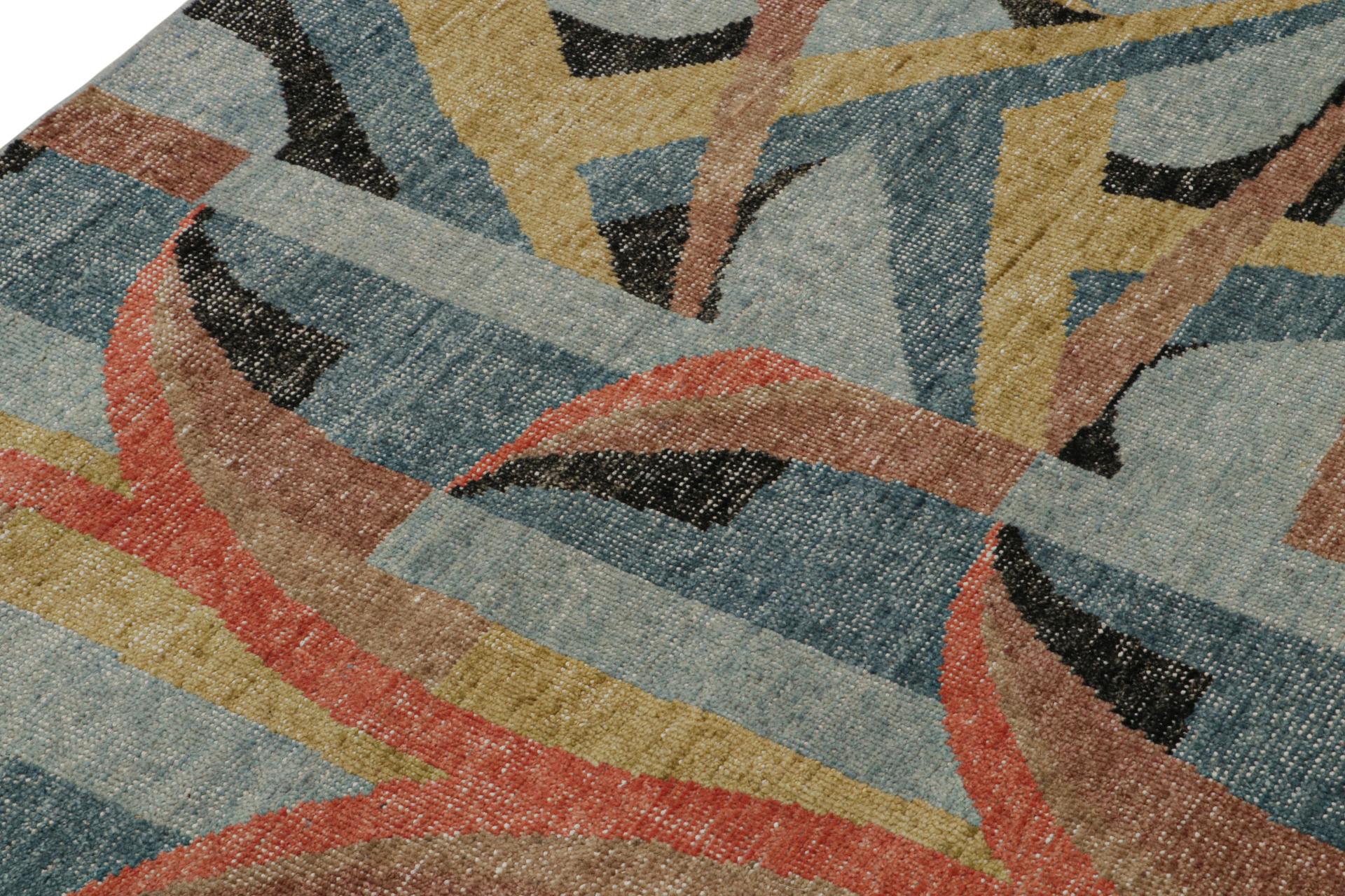 Noué à la main Rug & Kilim's Distressed Deco Rug In Blue & Beige-Brown Geometric Patterns (tapis déco vieilli aux motifs géométriques bleu et beige-marron) en vente