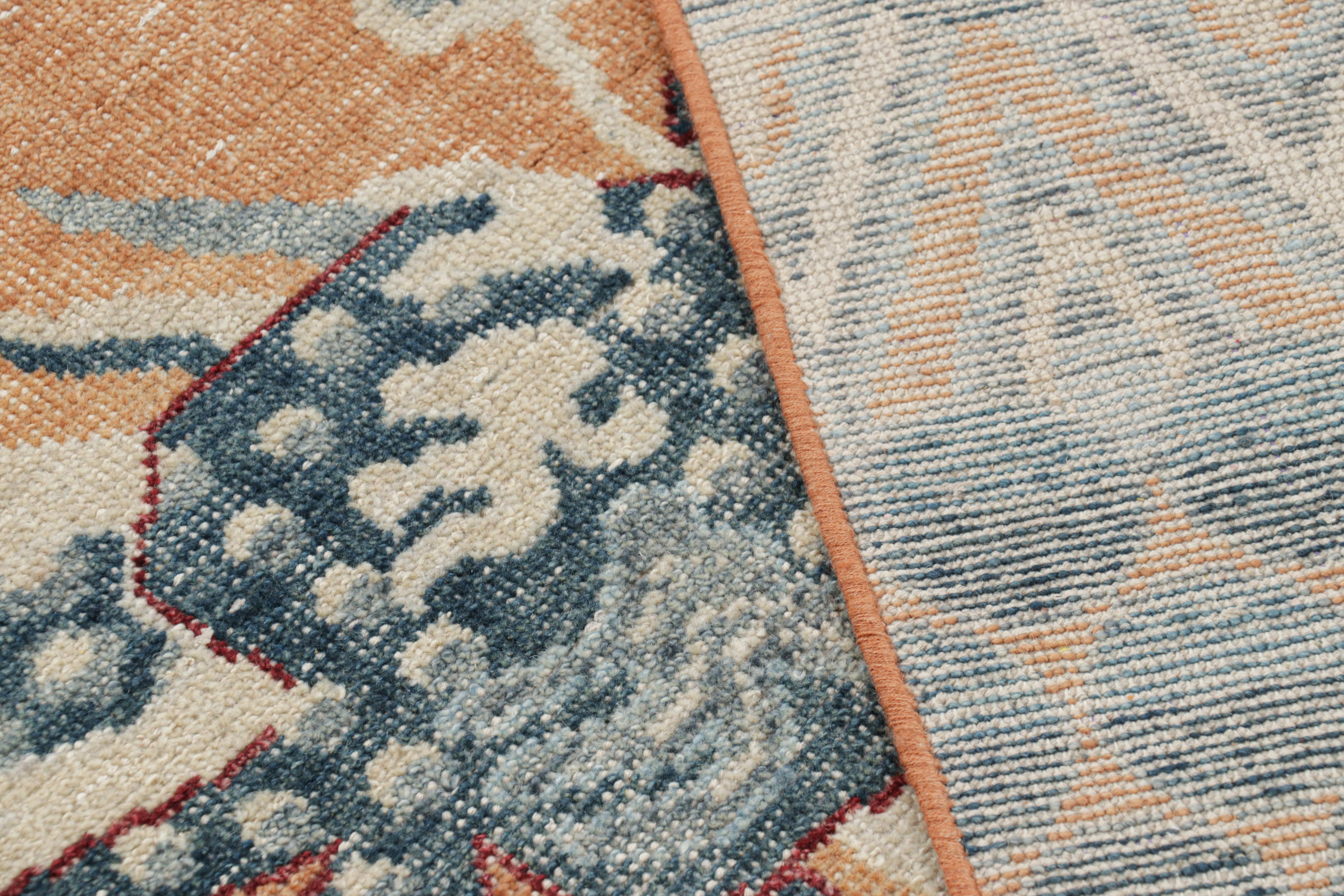 XXI secolo e contemporaneo Rug & Kilim: Tappeto Dragon Distressed con motivi pittorici blu, oro e rosso in vendita