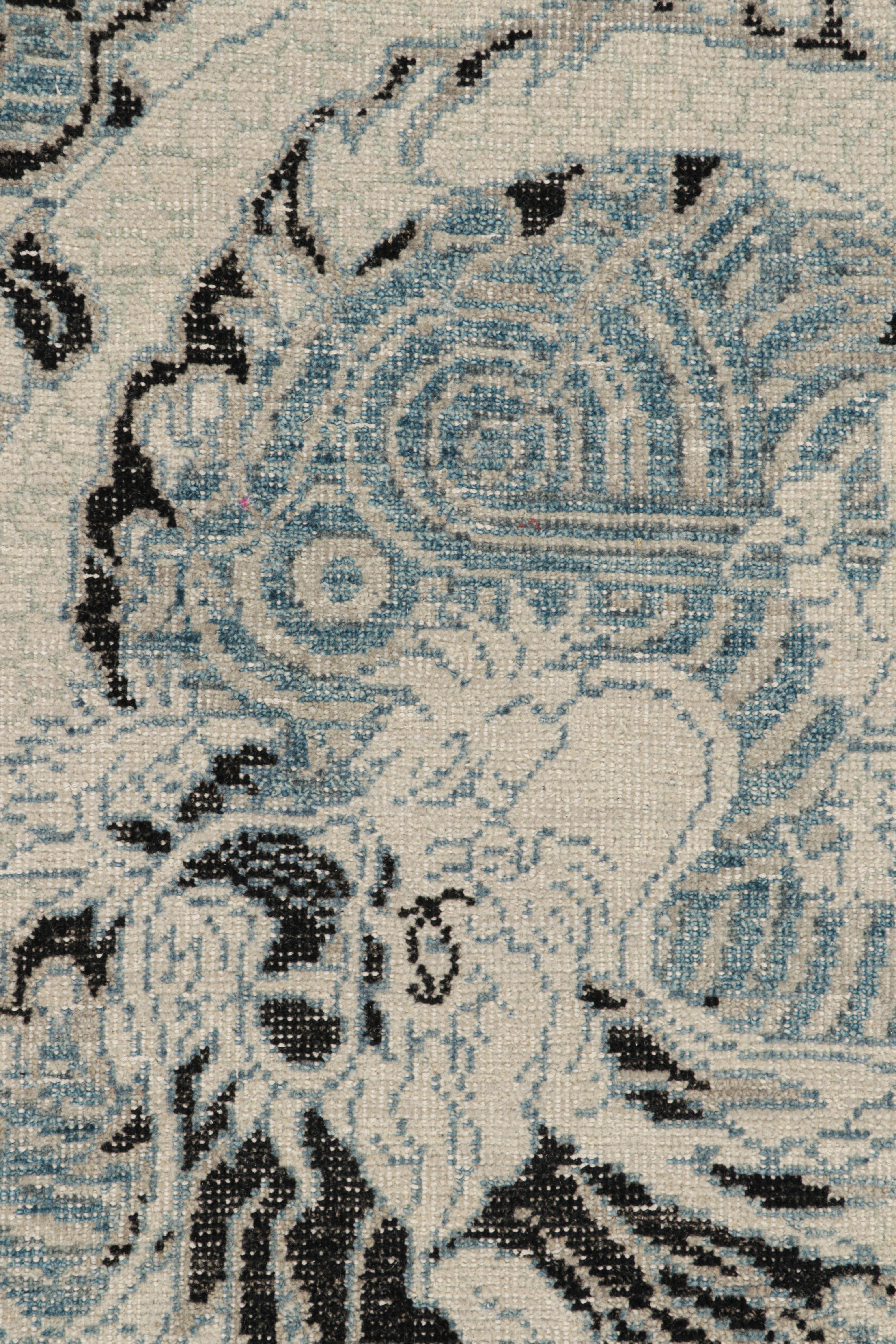 Rug & Kilim's Distressed Dragon Teppich in Blau, Grau und Schwarz mit Bildmustern (Moderne) im Angebot