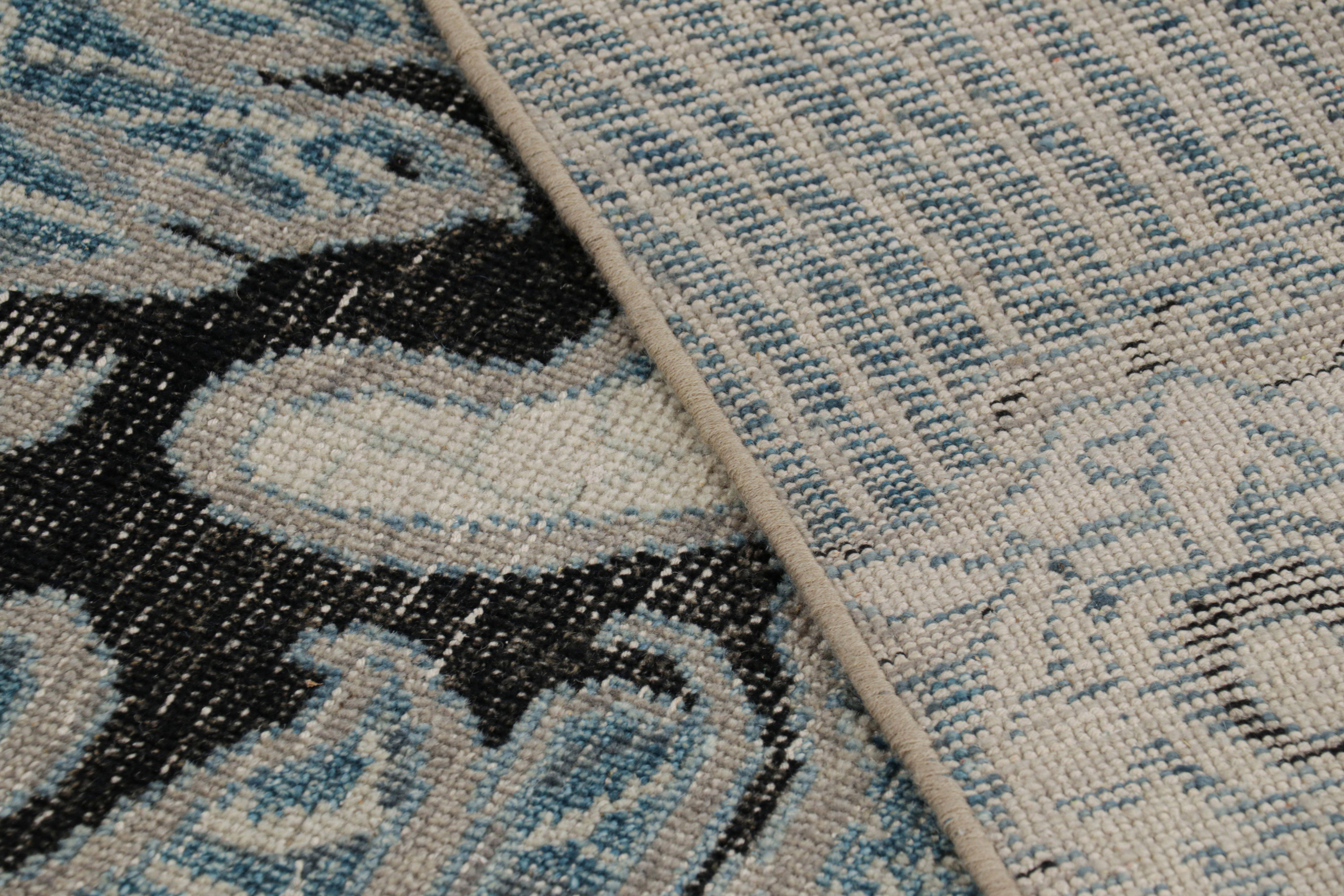Rug & Kilim's Distressed Dragon Teppich in Blau, Grau und Schwarz mit Bildmustern (21. Jahrhundert und zeitgenössisch) im Angebot