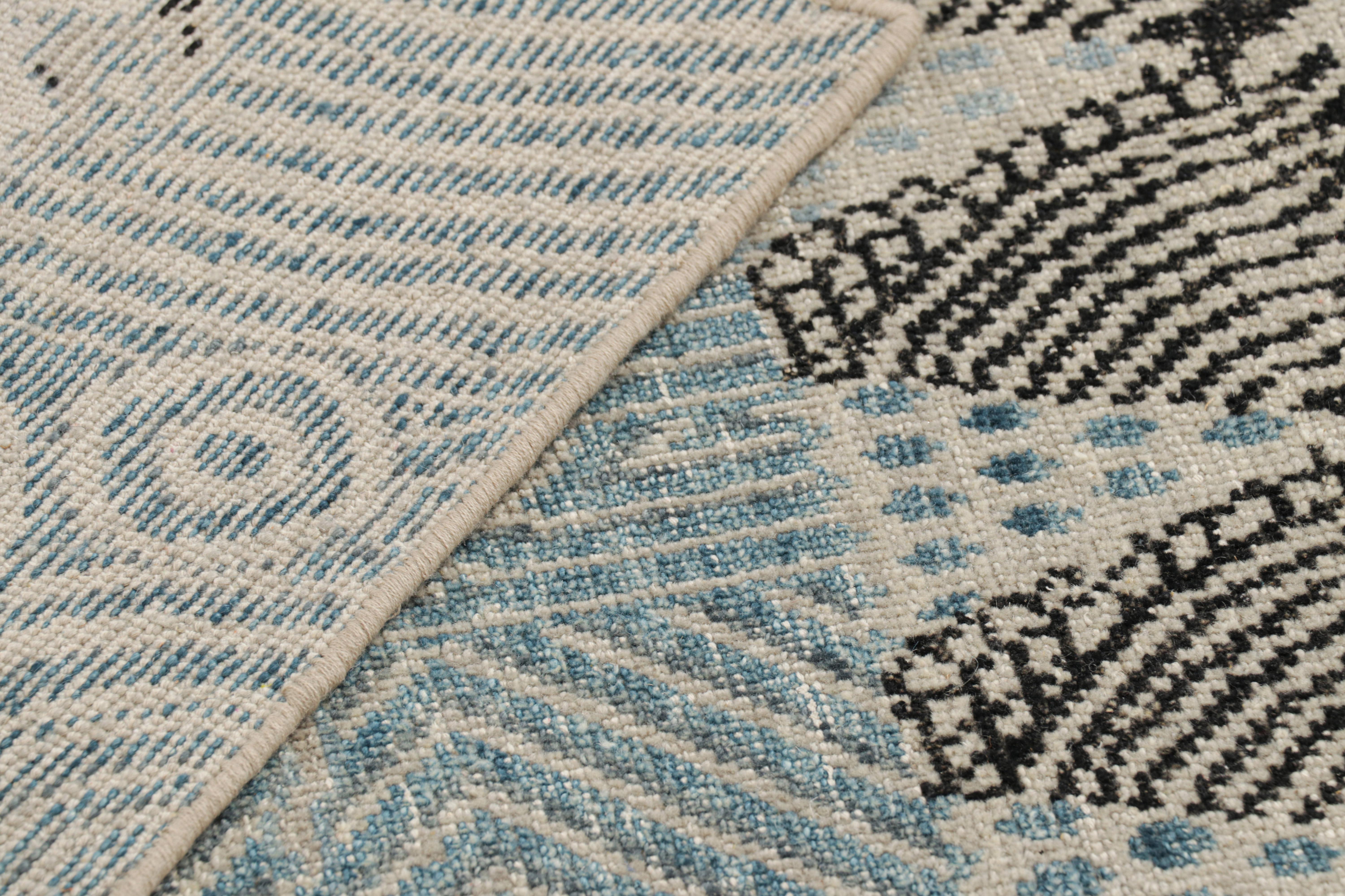 Rug & Kilim's Distressed Dragon Teppich in Blau, Grau und Schwarz mit Bildmustern (21. Jahrhundert und zeitgenössisch) im Angebot