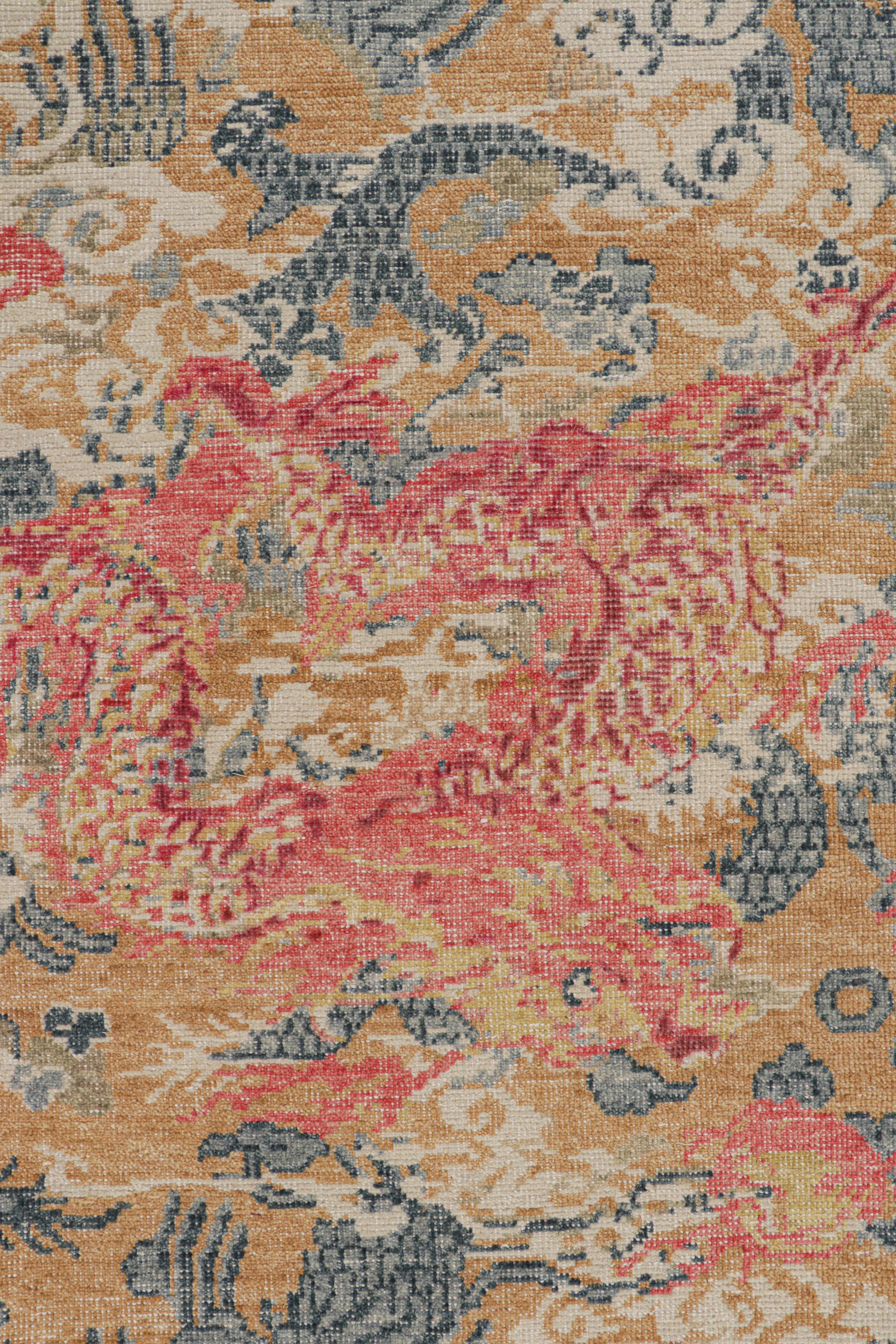 Rug & Kilim's Distressed Dragon Teppich in Blau, Ocker und Rot mit Bildmustern (Indisch) im Angebot