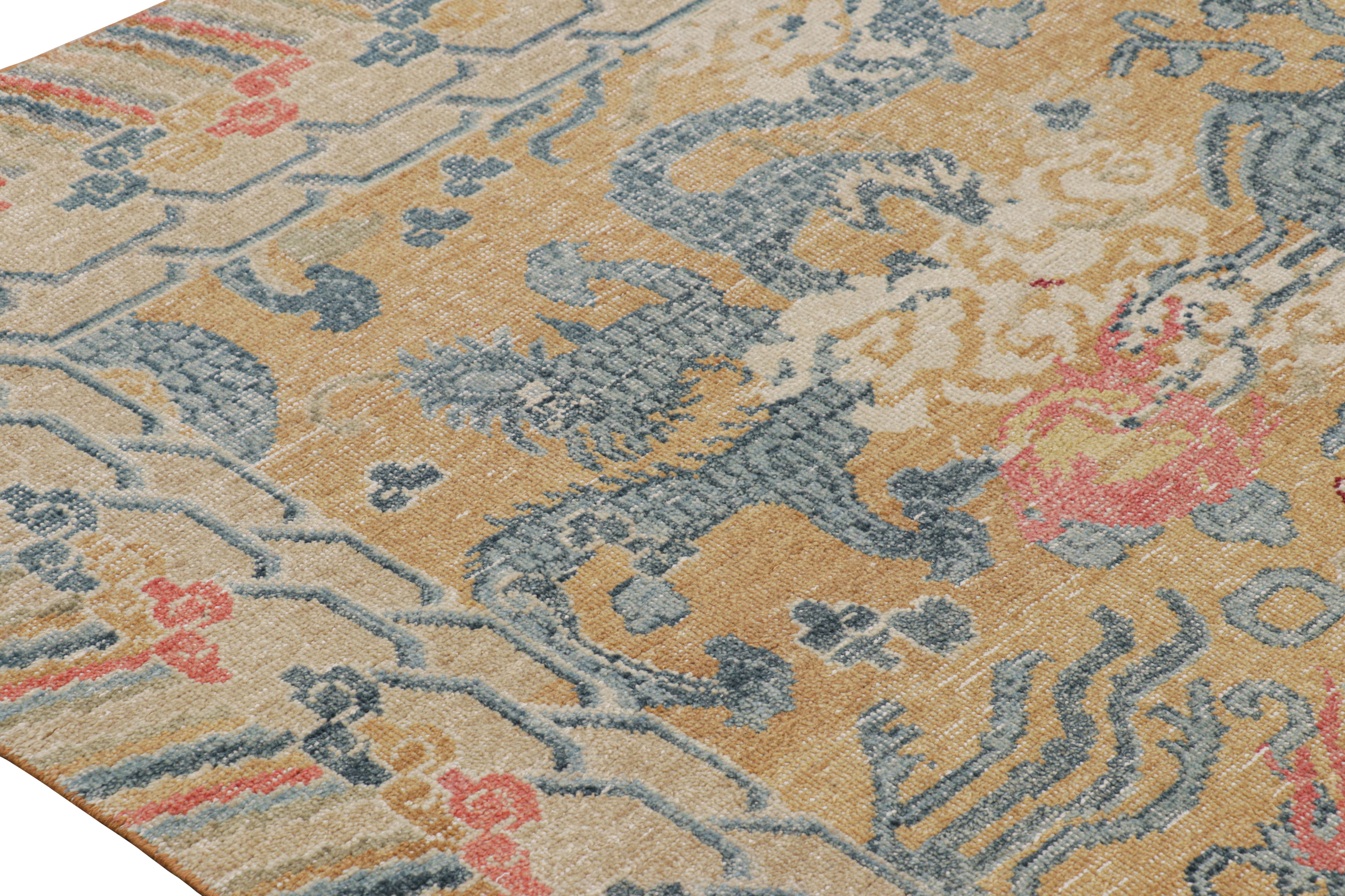 Rug & Kilim: Tappeto Dragon Distressed con motivi pittorici blu, ocra e rossi In condizioni Nuovo in vendita a Long Island City, NY