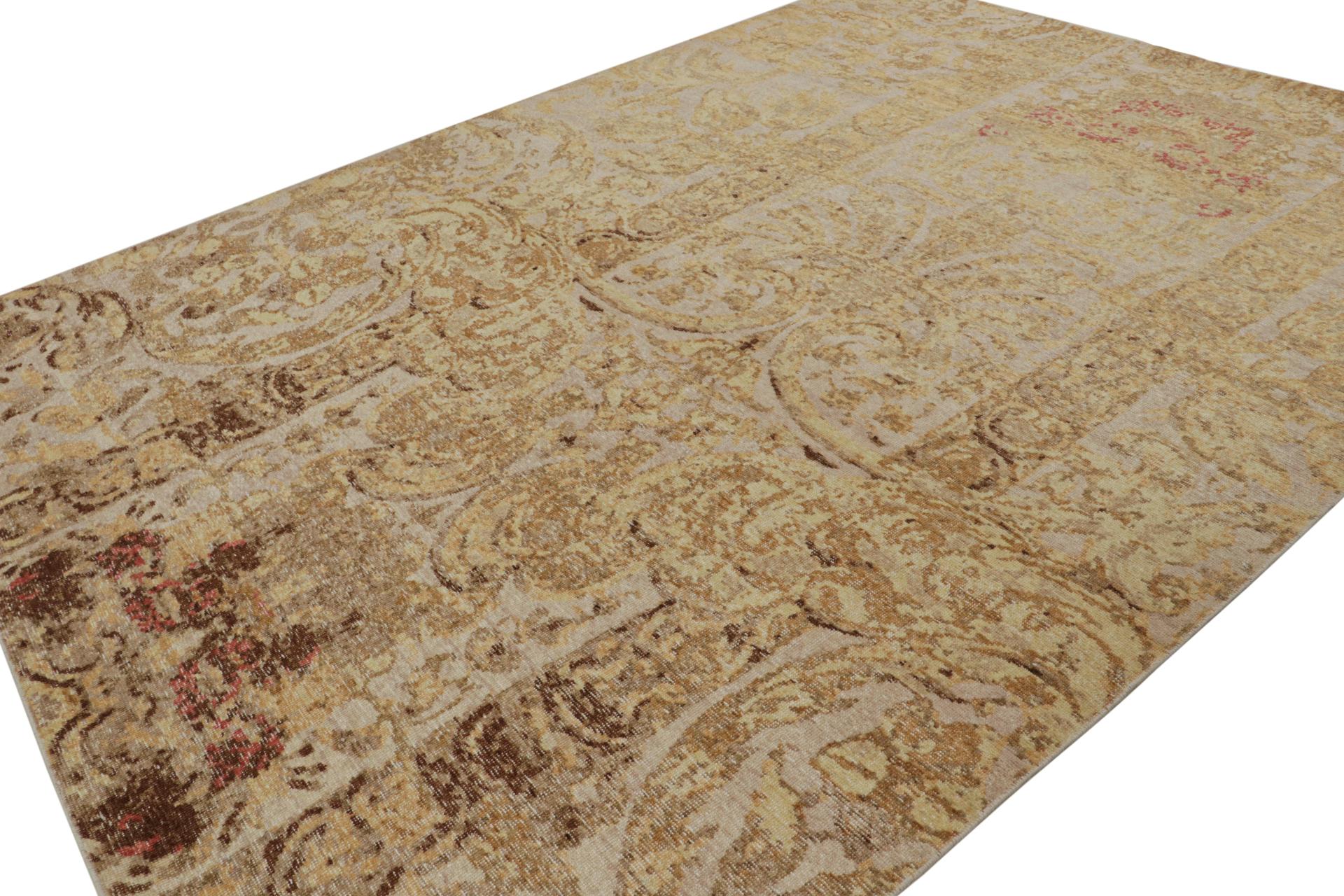 Un tapis en laine 9x12 noué à la main de la Collection Homage de Rug & Kilim, inspiré par de grands designs européens de sensibilité victorienne.

Sur le Design : 

La vision s'épanouit avec des motifs floraux curvilignes dans les tons beige-brun et