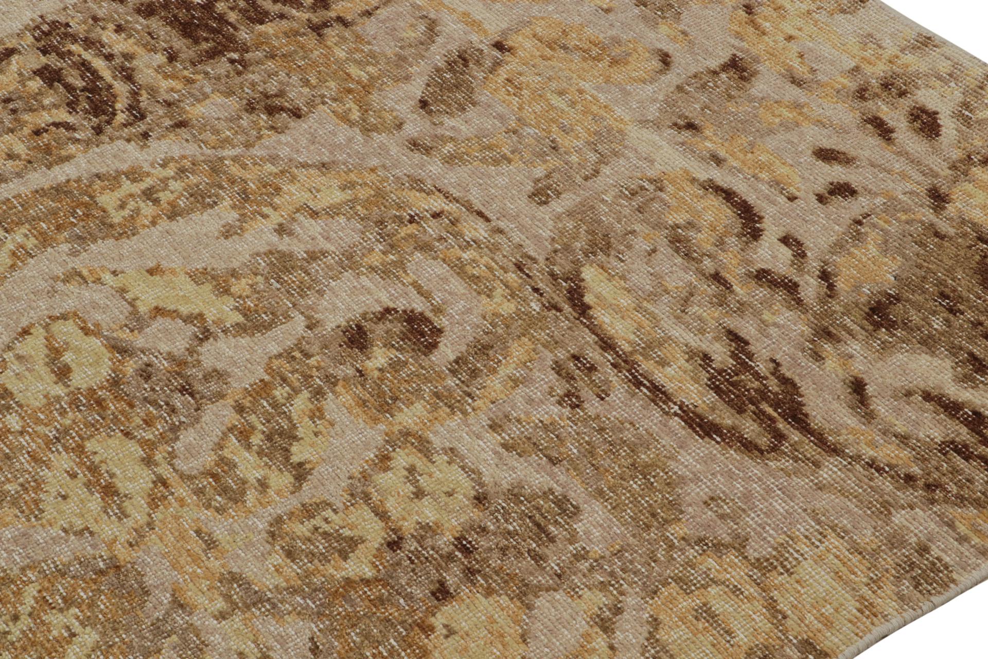 Noué à la main Rug & Kilim's Distressed European Rug In Beige-Brown & Gold Floral Pattern (tapis européen vieilli en beige, marron et or) en vente