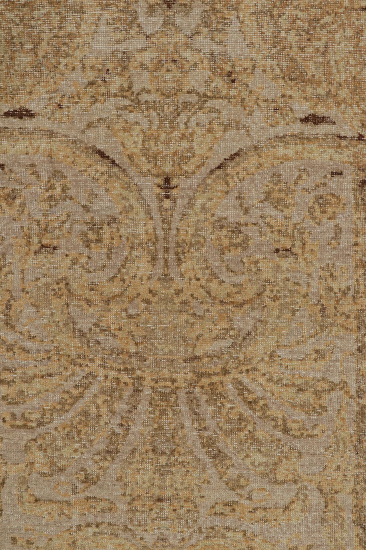 Rug & Kilim's Distressed European Rug in Beige-Braun & Gold mit Blumenmuster im Zustand „Neu“ im Angebot in Long Island City, NY