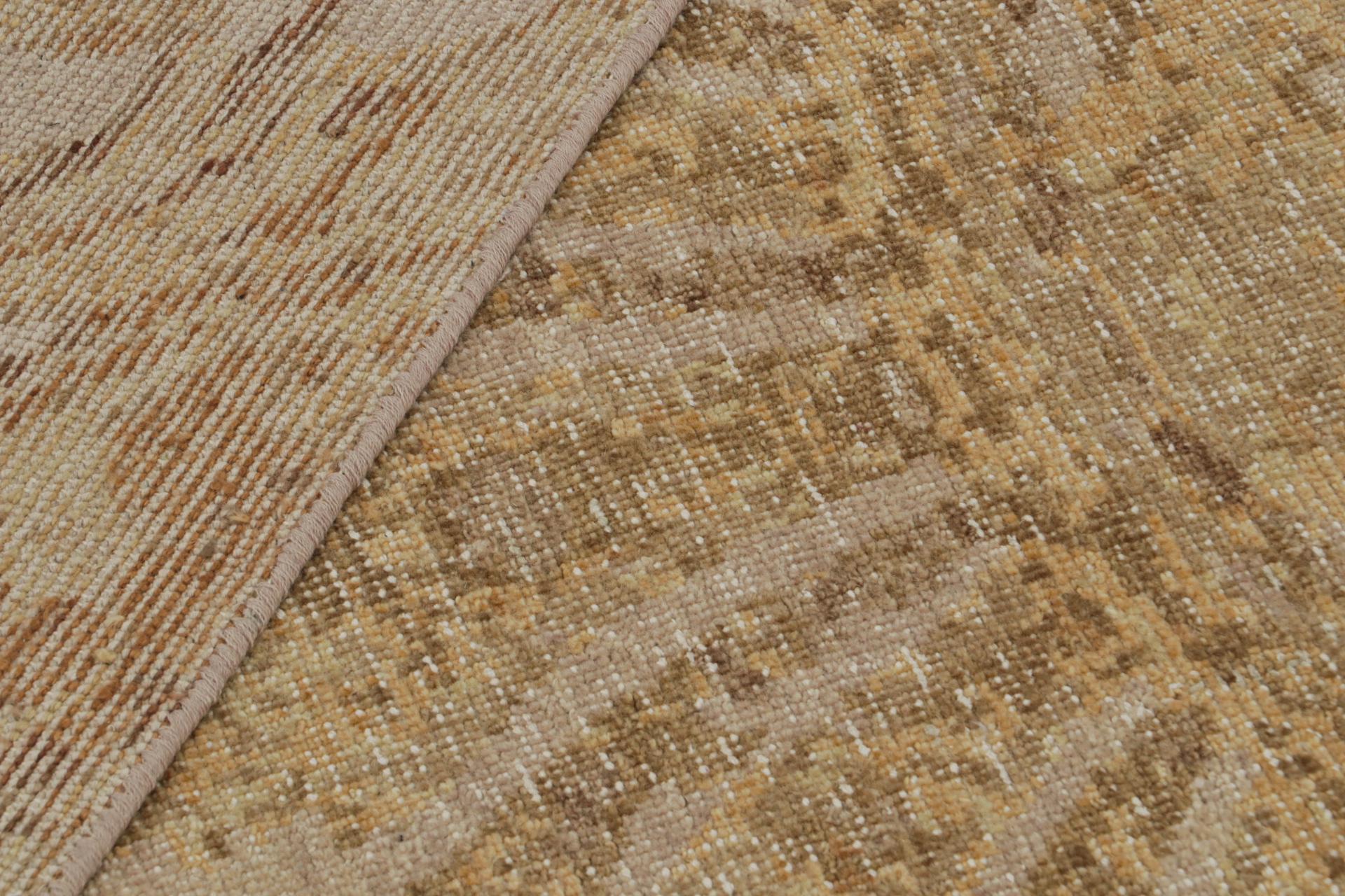 XXIe siècle et contemporain Rug & Kilim's Distressed European Rug In Beige-Brown & Gold Floral Pattern (tapis européen vieilli en beige, marron et or) en vente