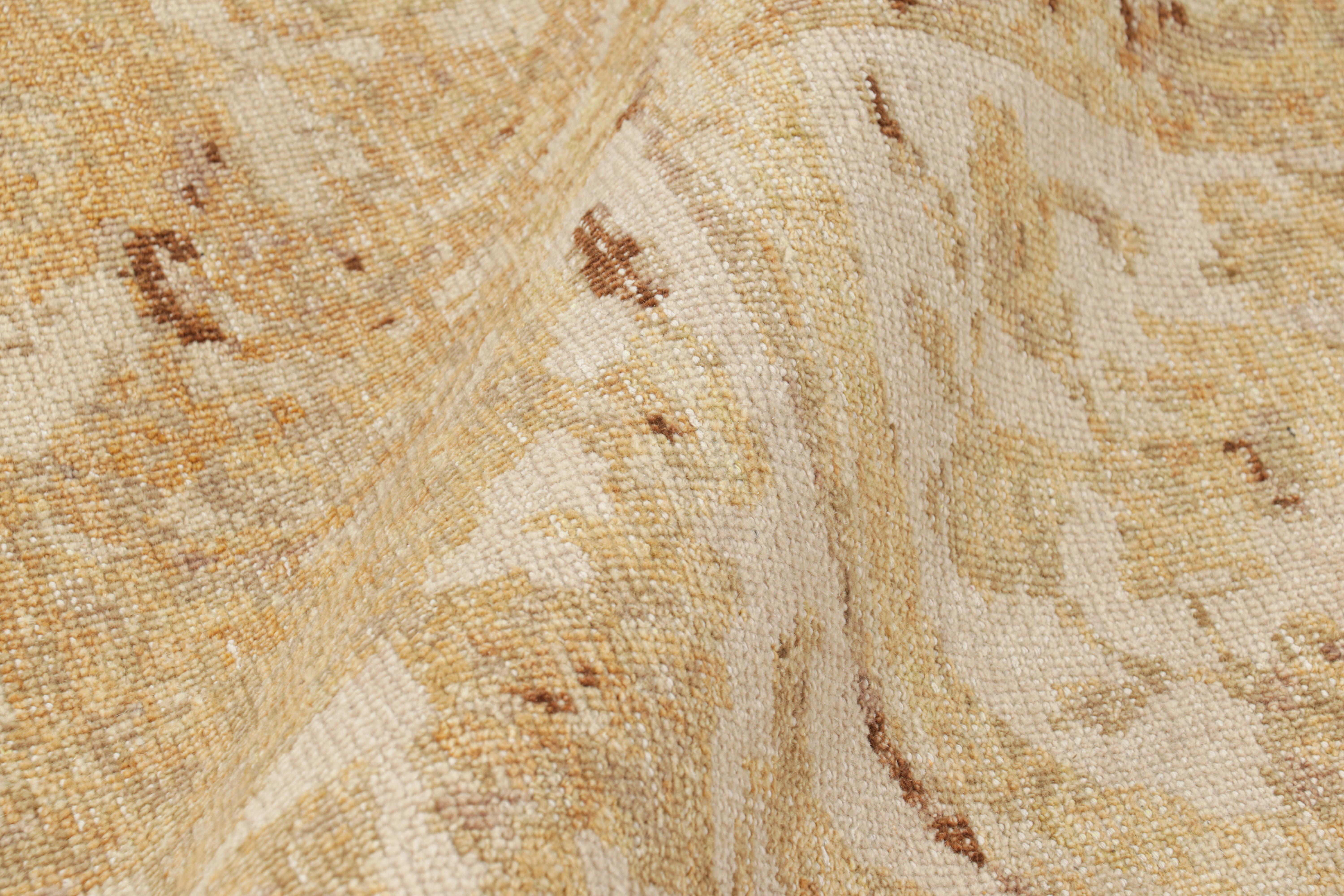 Rug & Kilim's Distressed European Rug in Beige-brown & Gold Florals (tapis européen vieilli) Neuf - En vente à Long Island City, NY