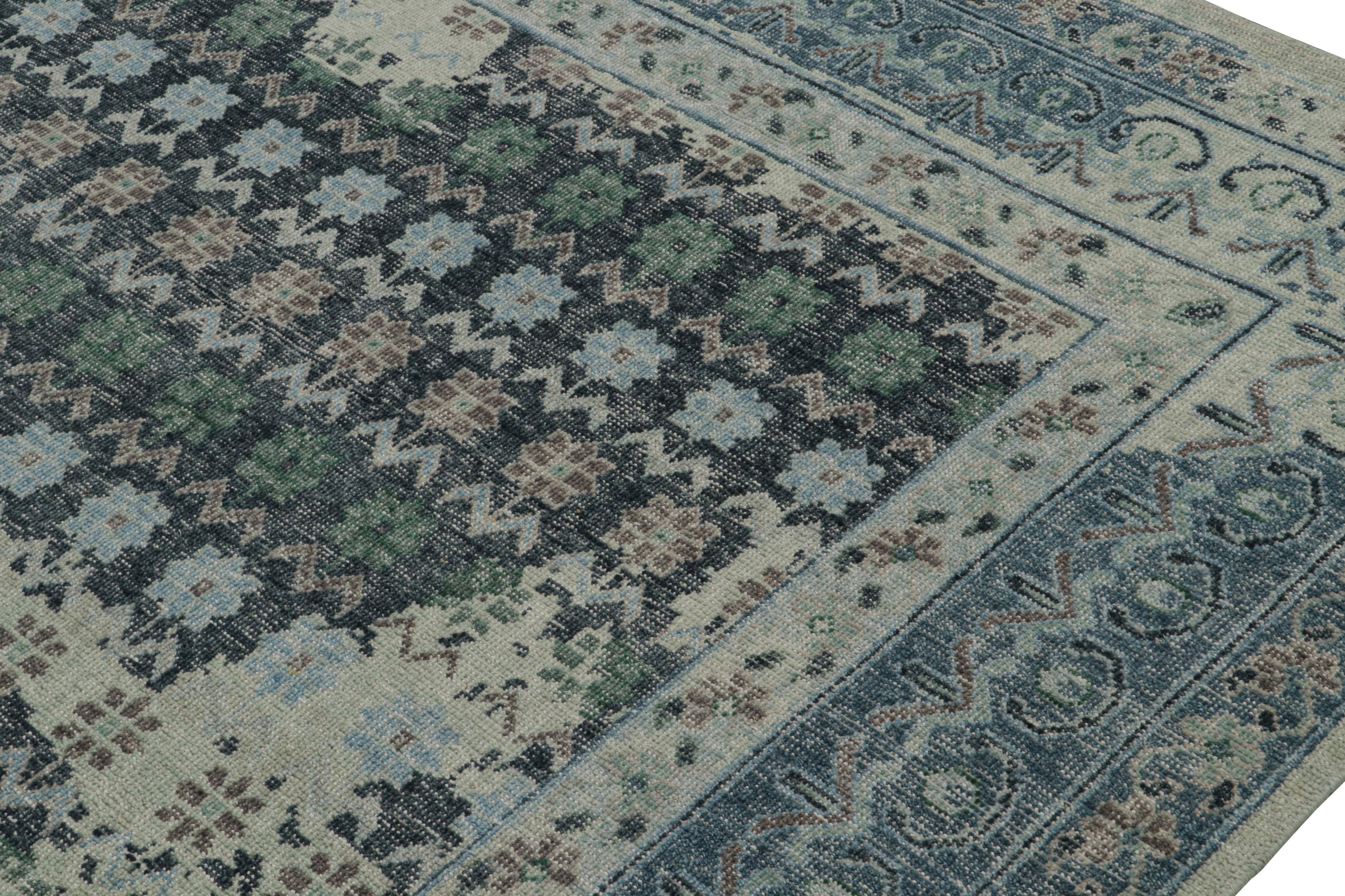 Noué à la main Rug & Kilim's Distressed European Rug in Blue and teal with Floral Patterns (Tapis européen vieilli en bleu et sarcelle avec motifs floraux) en vente