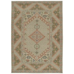 Rug & Kilim's Distressed Ghiordes Style Rug in Beige with Green & Red Medallion (tapis de style Ghiordes en beige avec des médaillons verts et rouges)