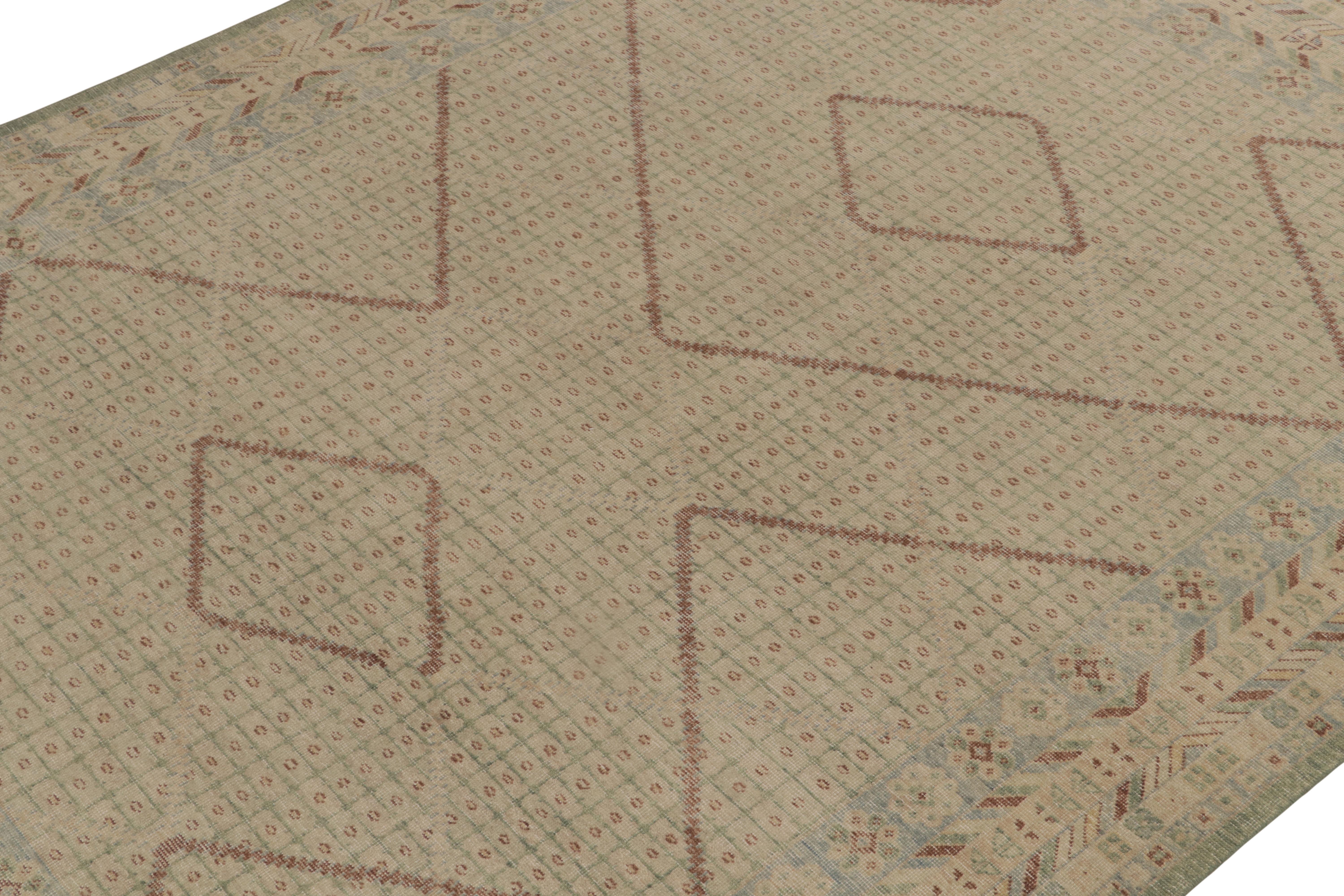 Indien Tapis & Kilims Tapis de style Khotan vieilli à motifs beige-marron, vert et bleu en vente