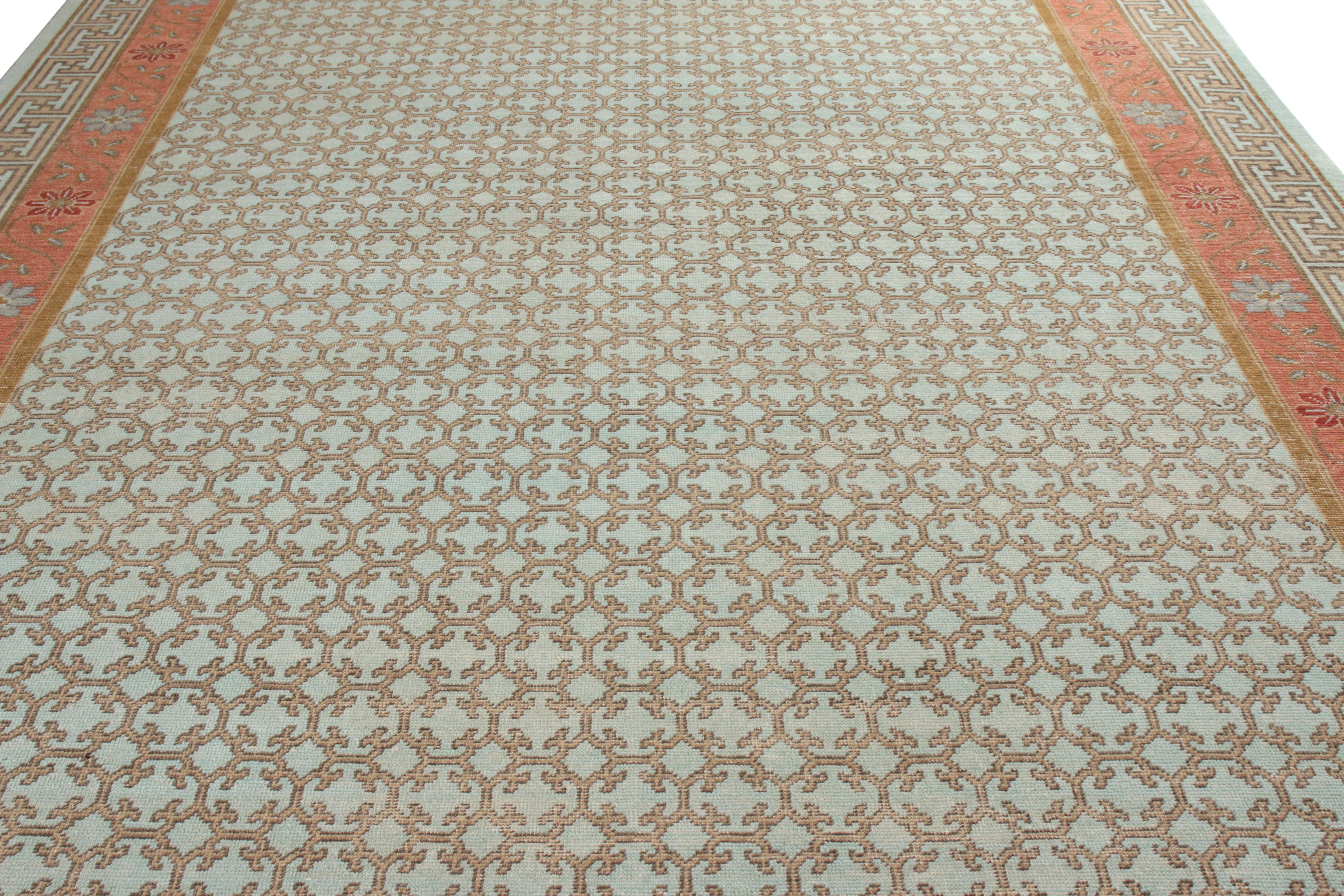Annodato a mano Rug & Kilim è un tappeto in stile Khotan con motivo geometrico blu e arancione. in vendita
