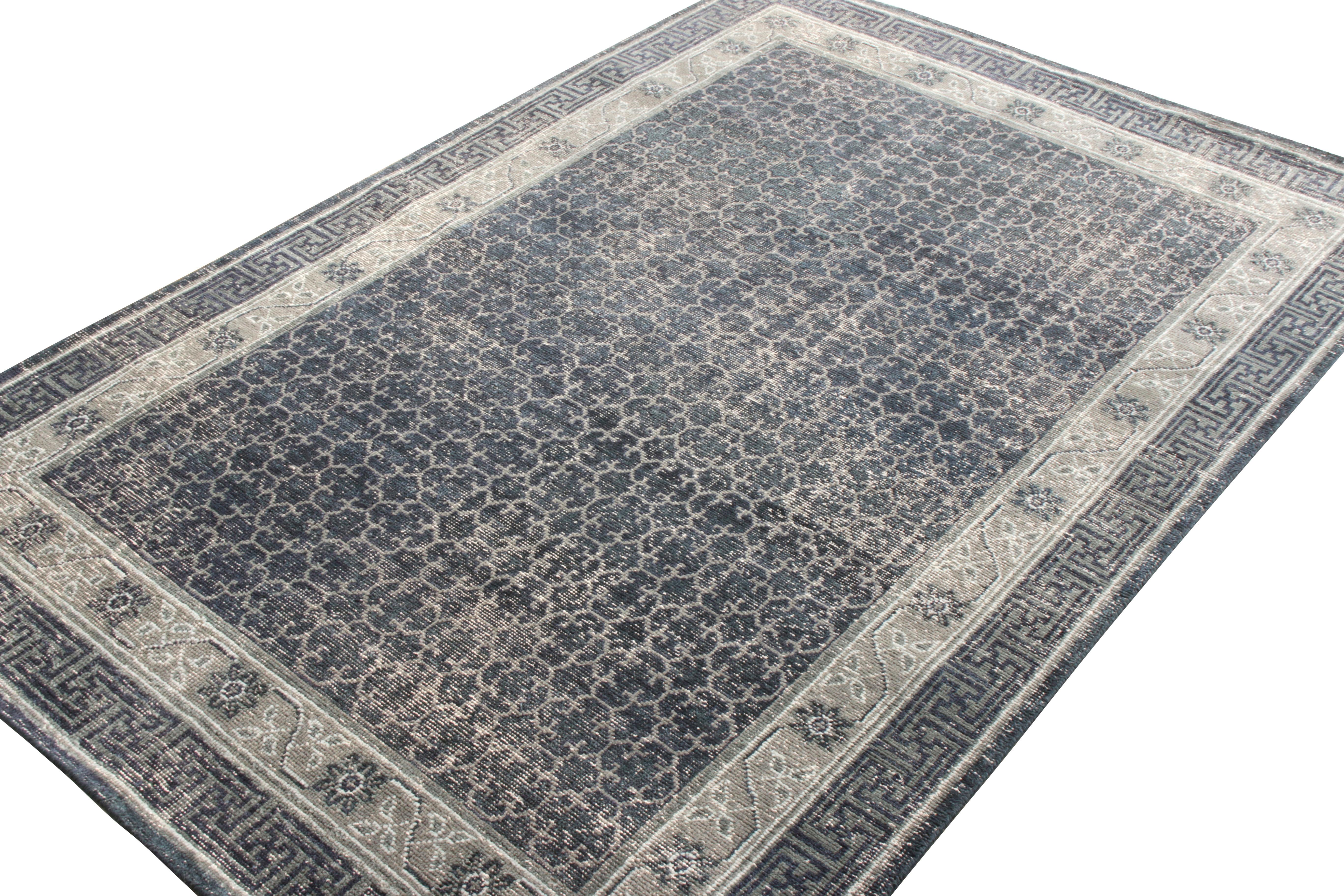 Teppich & Kilims Distressed Khotan-Teppich in Blau, Grau mit geometrischem Muster (Indisch) im Angebot