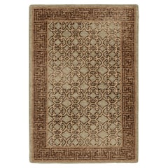 Teppich & Kilims Distressed Khotan-Teppich im Stil von Teppich in Grau, Beige und Braun mit Spaliermuster