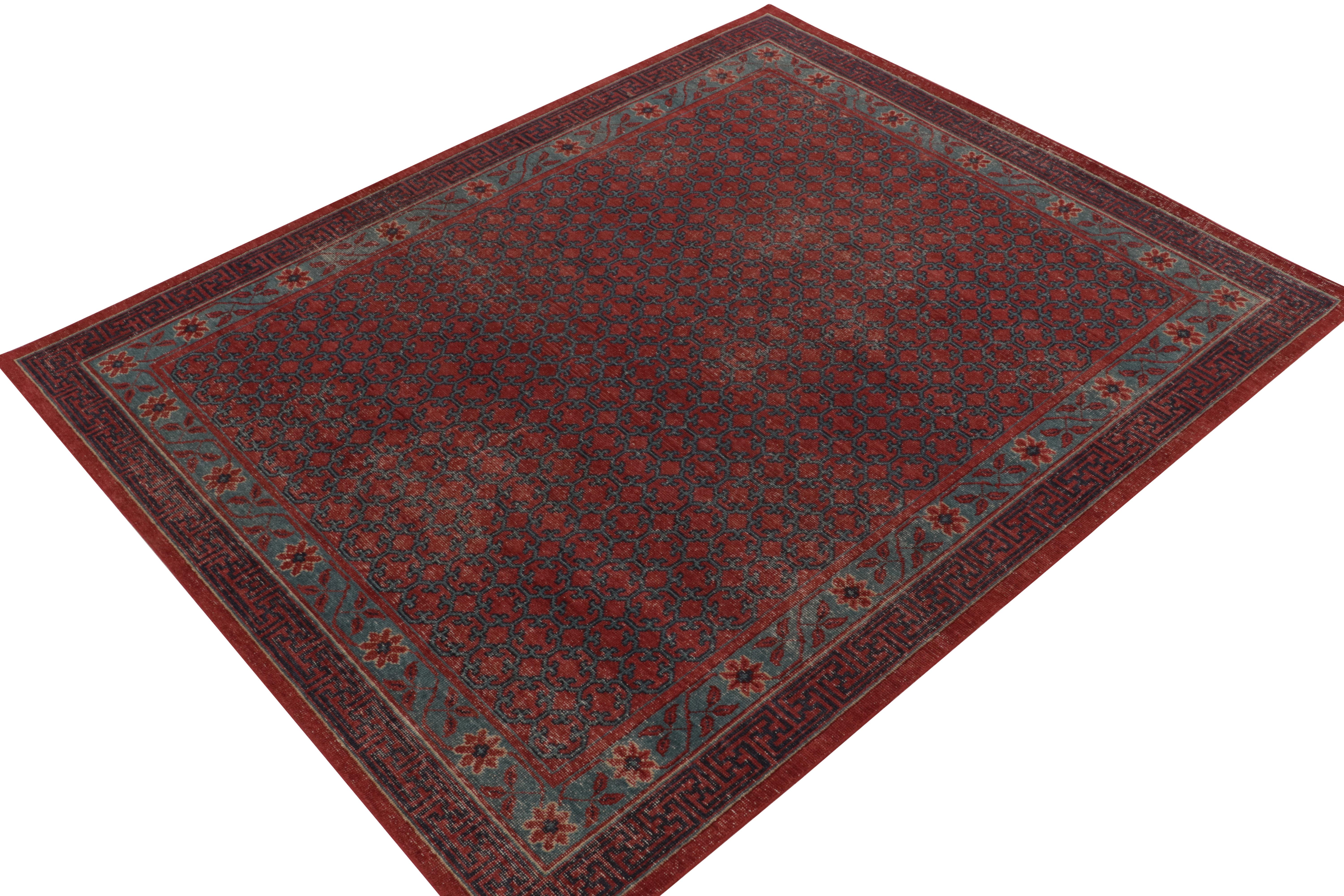 Un élégant tapis 8x10 en laine nouée à la main de la collection Homage de Rug & Kilim - une encyclopédie texturale audacieuse de motifs et de styles célèbres. 

Ce style classique s'inspire des anciens tapis Khotan Samarkand du début du XXe siècle,