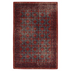 Rug & Kilim's Distressed Khotan Style Rug in Red & Blue Trellis Pattern (Tapis de style Khotan usé à motif de treillis rouge et bleu)