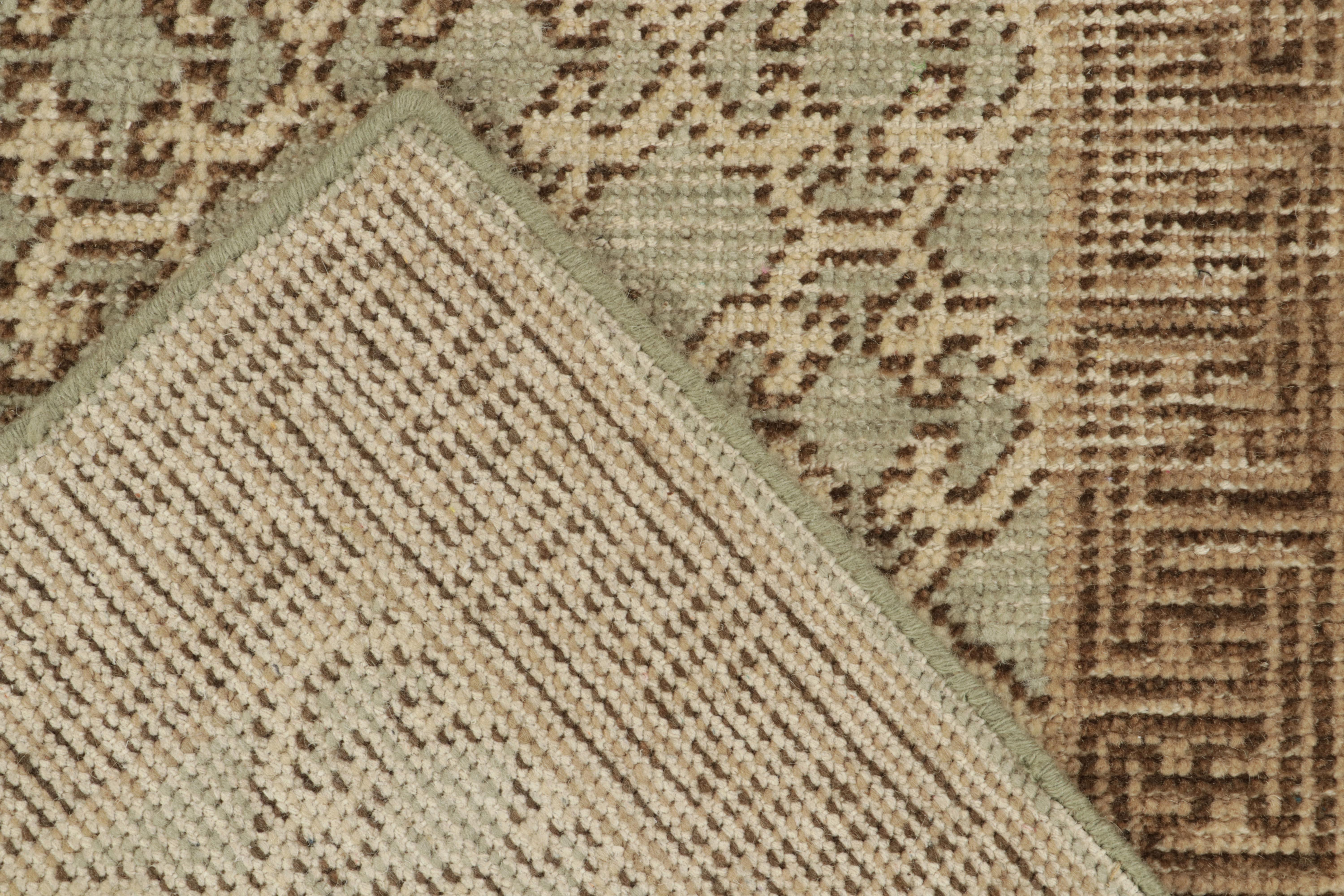 Alfombra de dispersión estilo Khotan desgastada de Rug & Kilim en azul, estampado beige-marrón Siglo XXI y contemporáneo en venta
