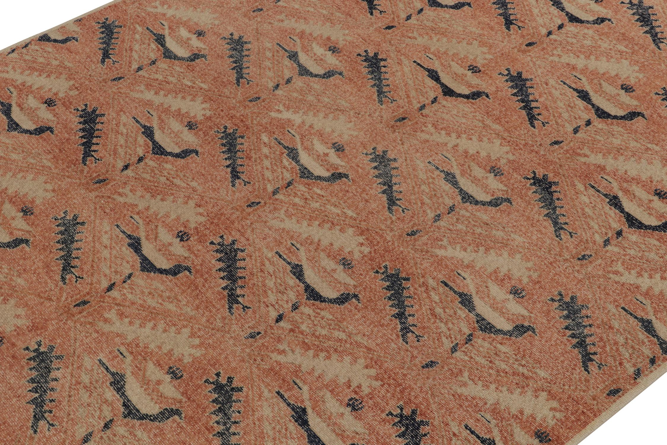 Rug & Kilim's Distressed Kuba Style Teppich in Orange, Beige und Blau mit Tribal-Mustern (Indisch) im Angebot