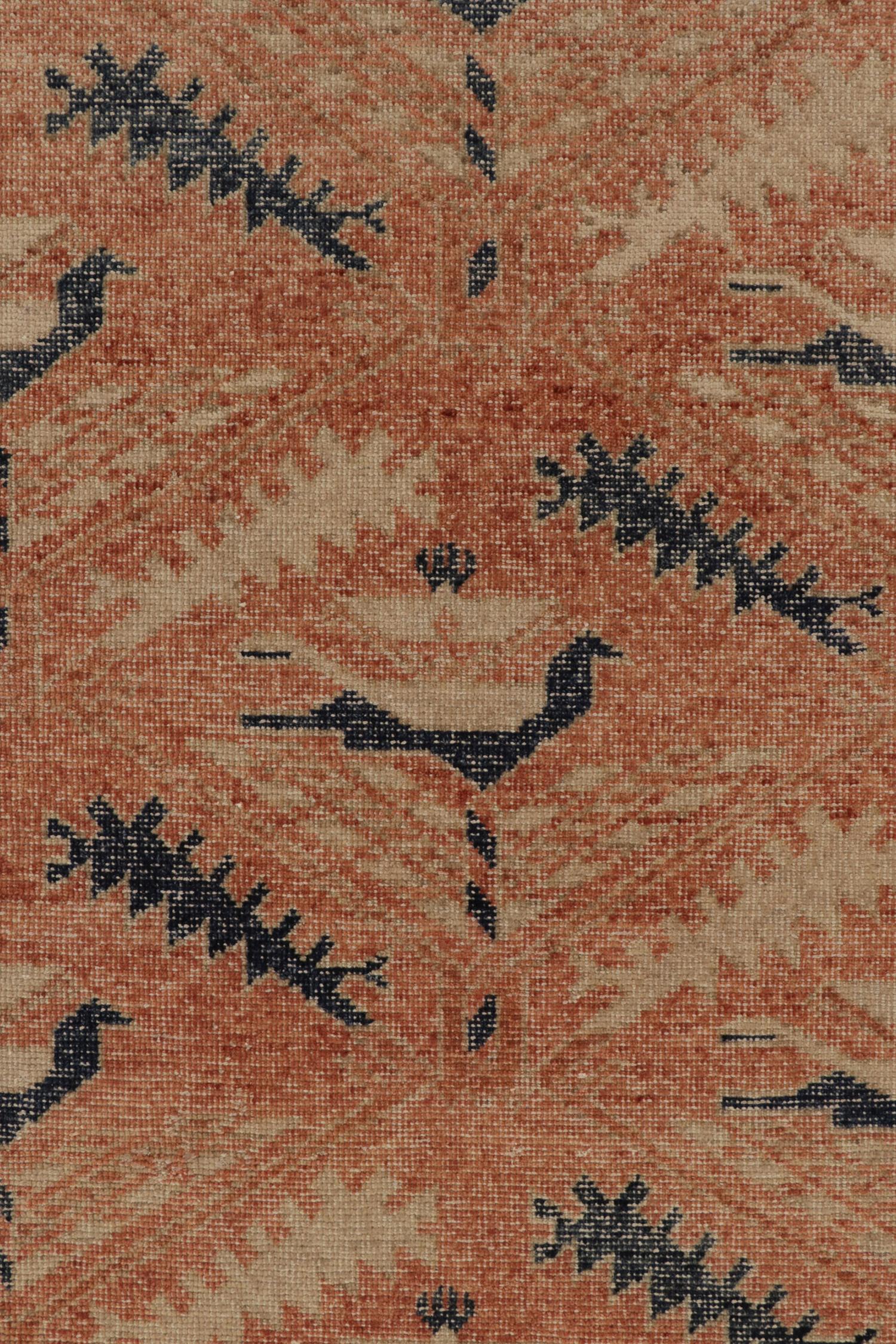 Rug & Kilim's Distressed Kuba Style Teppich in Orange, Beige und Blau mit Tribal-Mustern (Handgeknüpft) im Angebot