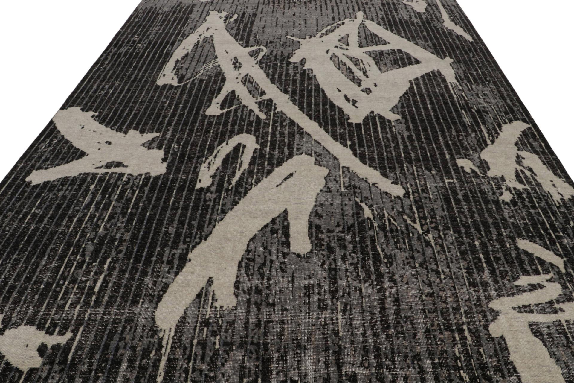 Rug & Kilim's Modern Rug Distressed In Black and Gray Geometric Pattern (Moderne) im Angebot