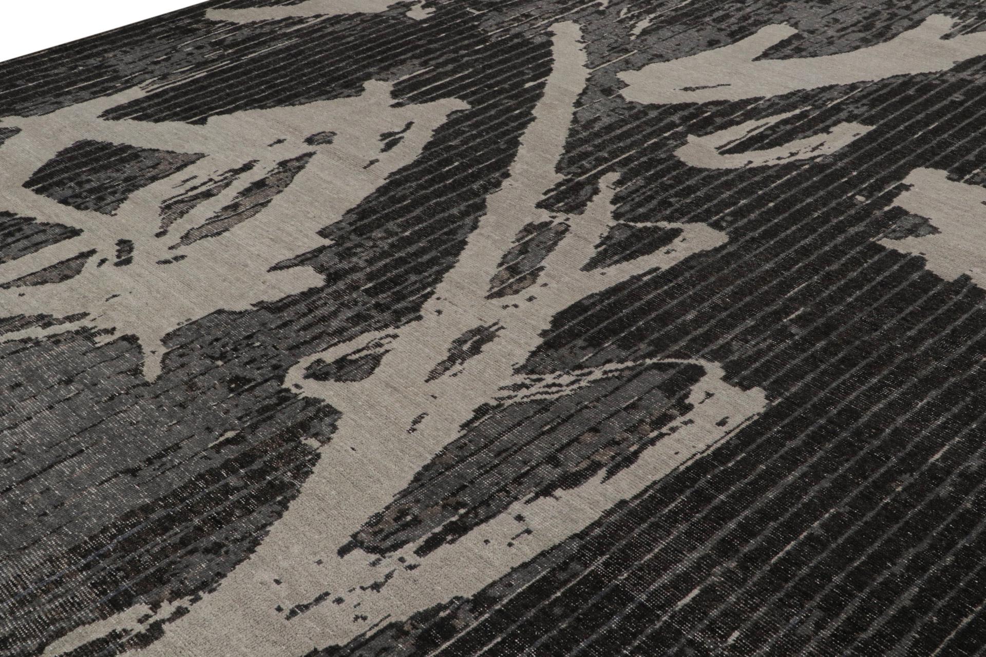 Rug & Kilim's Modern Rug Distressed In Black and Gray Geometric Pattern (Indisch) im Angebot