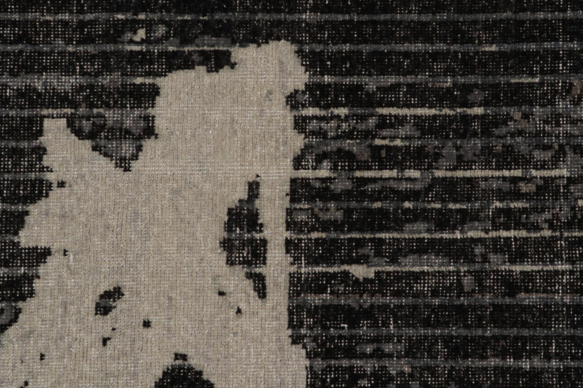 Rug & Kilim's Modern Rug Distressed In Black and Gray Geometric Pattern im Zustand „Neu“ im Angebot in Long Island City, NY