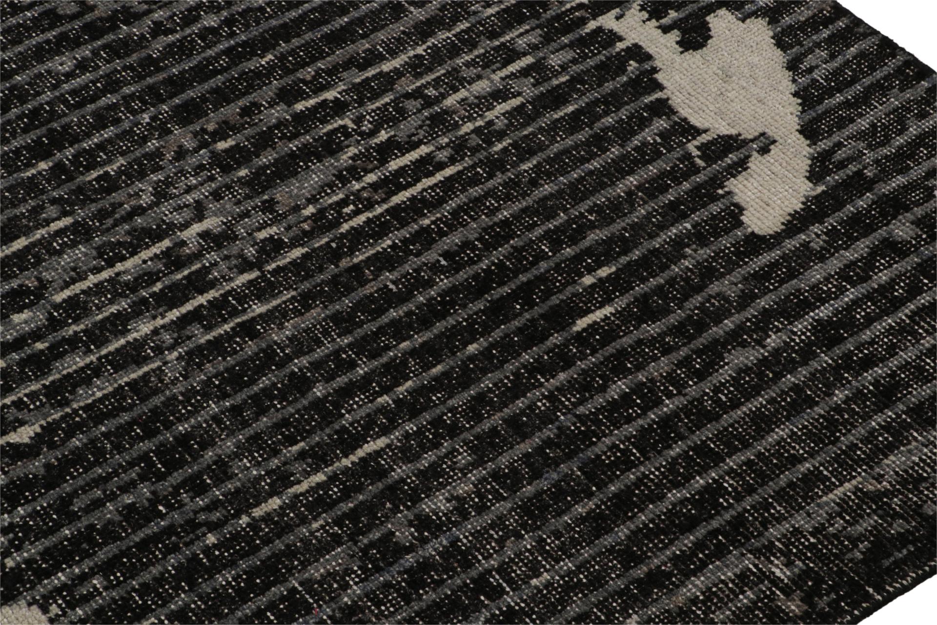 Rug & Kilim's Moderner Teppich mit geometrischem Muster in Schwarz und Grau im Zustand „Neu“ im Angebot in Long Island City, NY