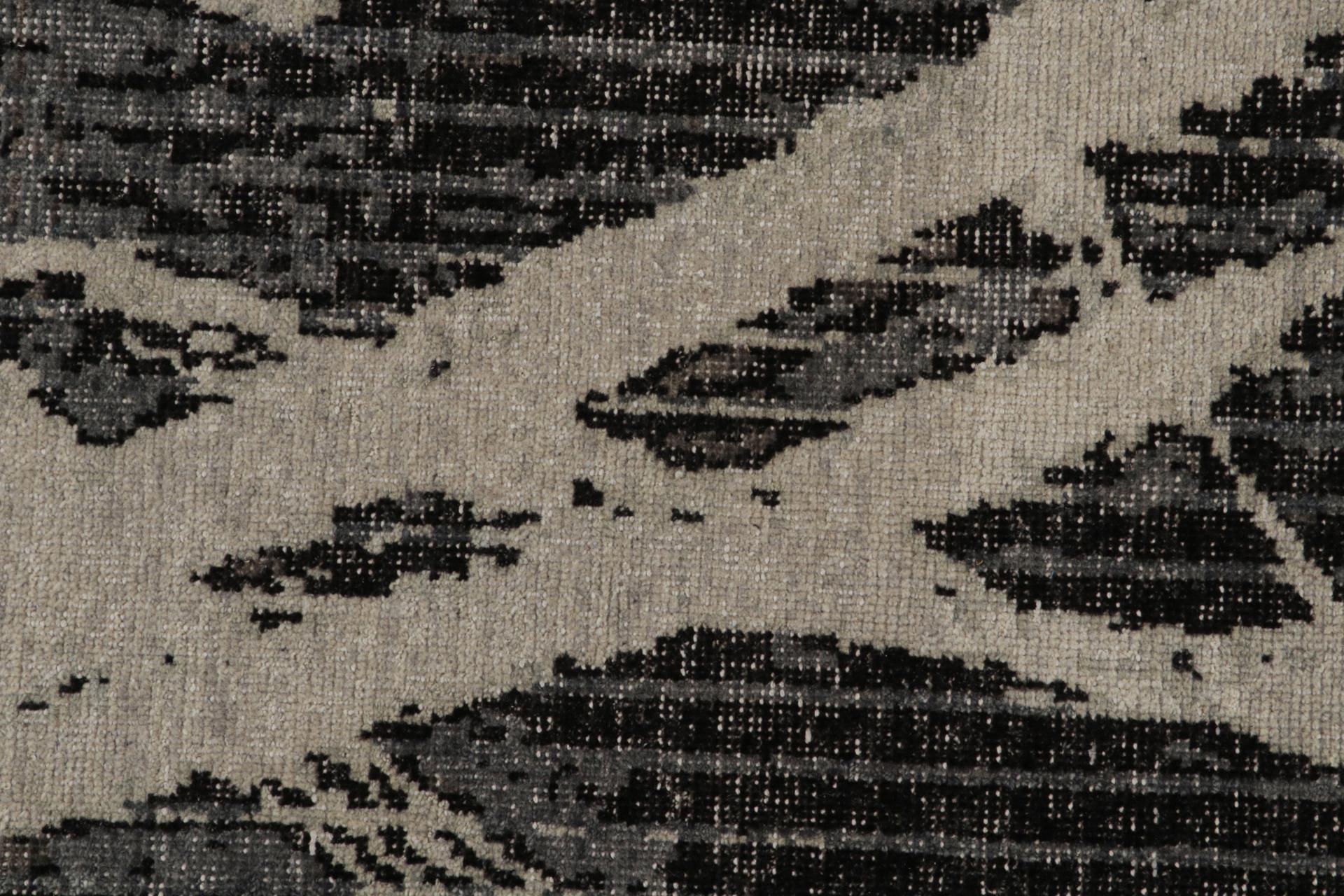 Rug & Kilim's Moderner Teppich mit geometrischem Muster in Schwarz und Grau (21. Jahrhundert und zeitgenössisch) im Angebot