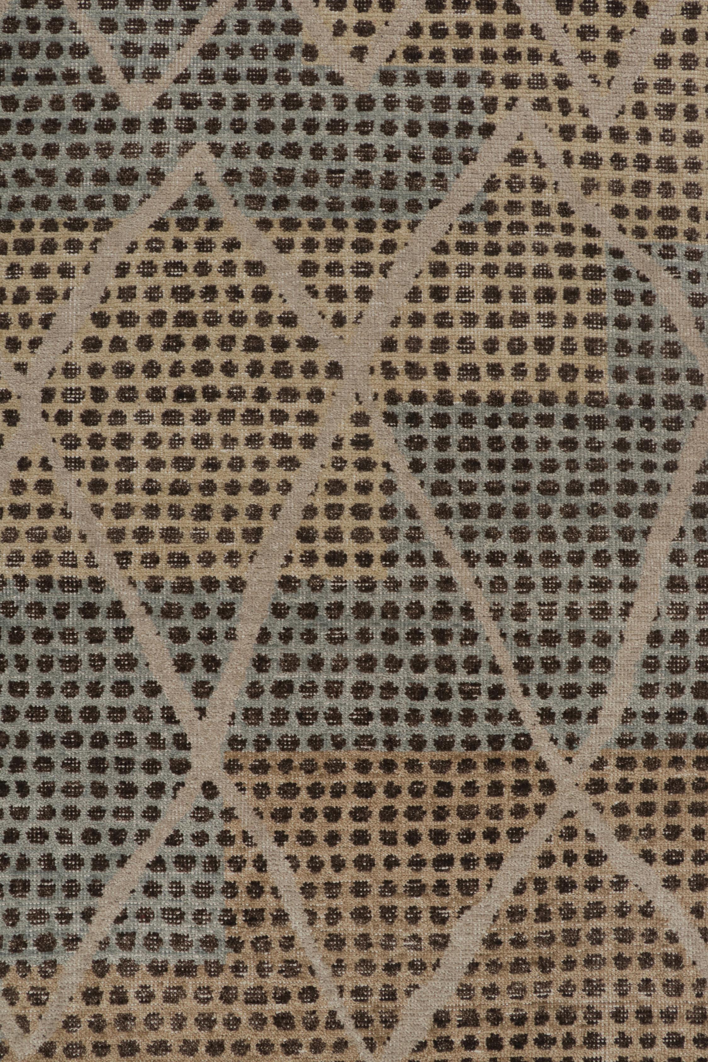 Rug & Kilim's Distressed Moroccan Style Rug in Beige, Blue and Grey Pattern (Tapis de style marocain usé à motifs beige, bleu et gris) Neuf - En vente à Long Island City, NY