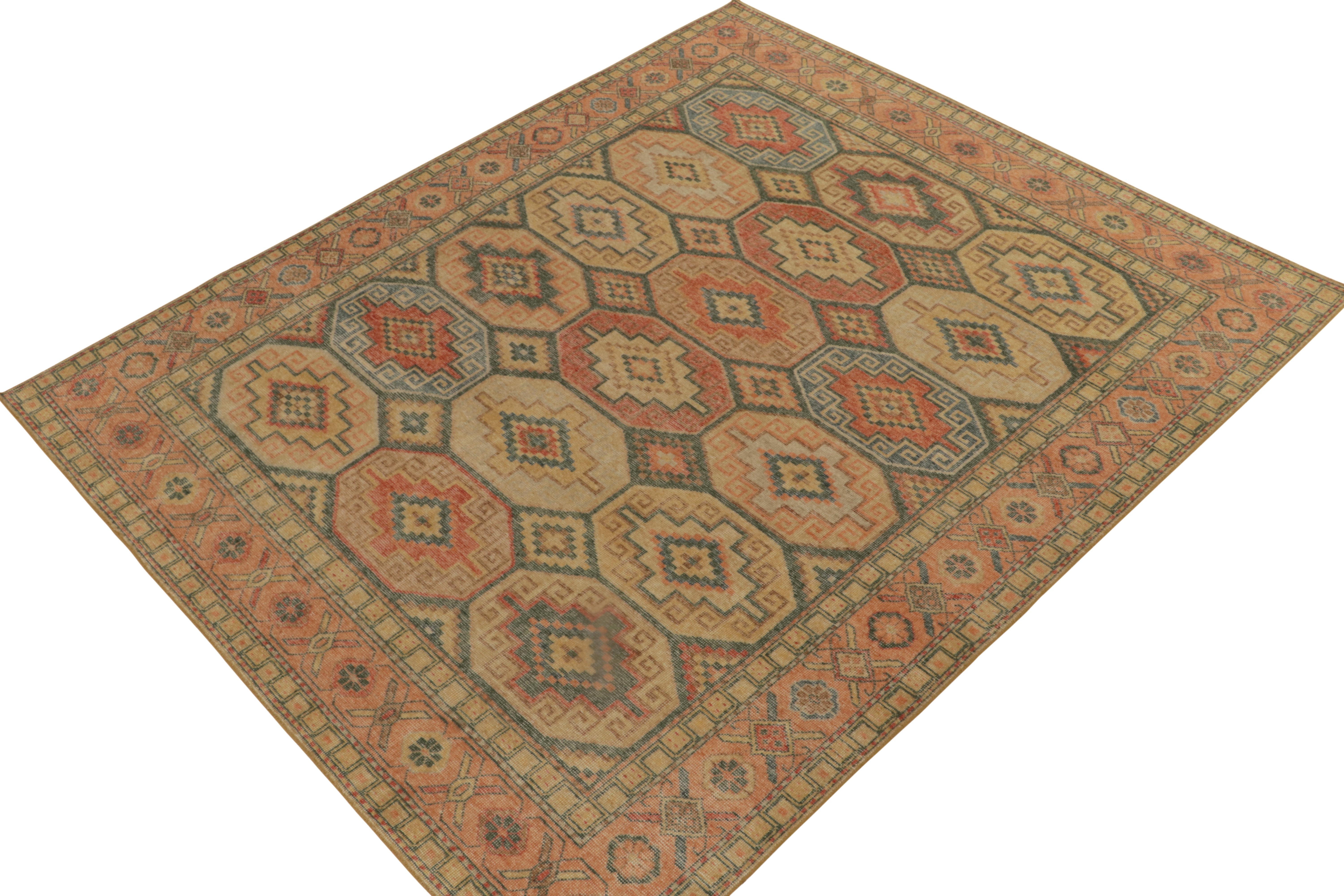 Un tapis scintillant de 8x10 en laine nouée à la main de la collection Homage de Rug & Kilim, connotant une encyclopédie texturale audacieuse de styles iconiques. 

Sur le design : Cette pièce s'inspire des tapis tribaux de la Perse du Nord-Ouest,