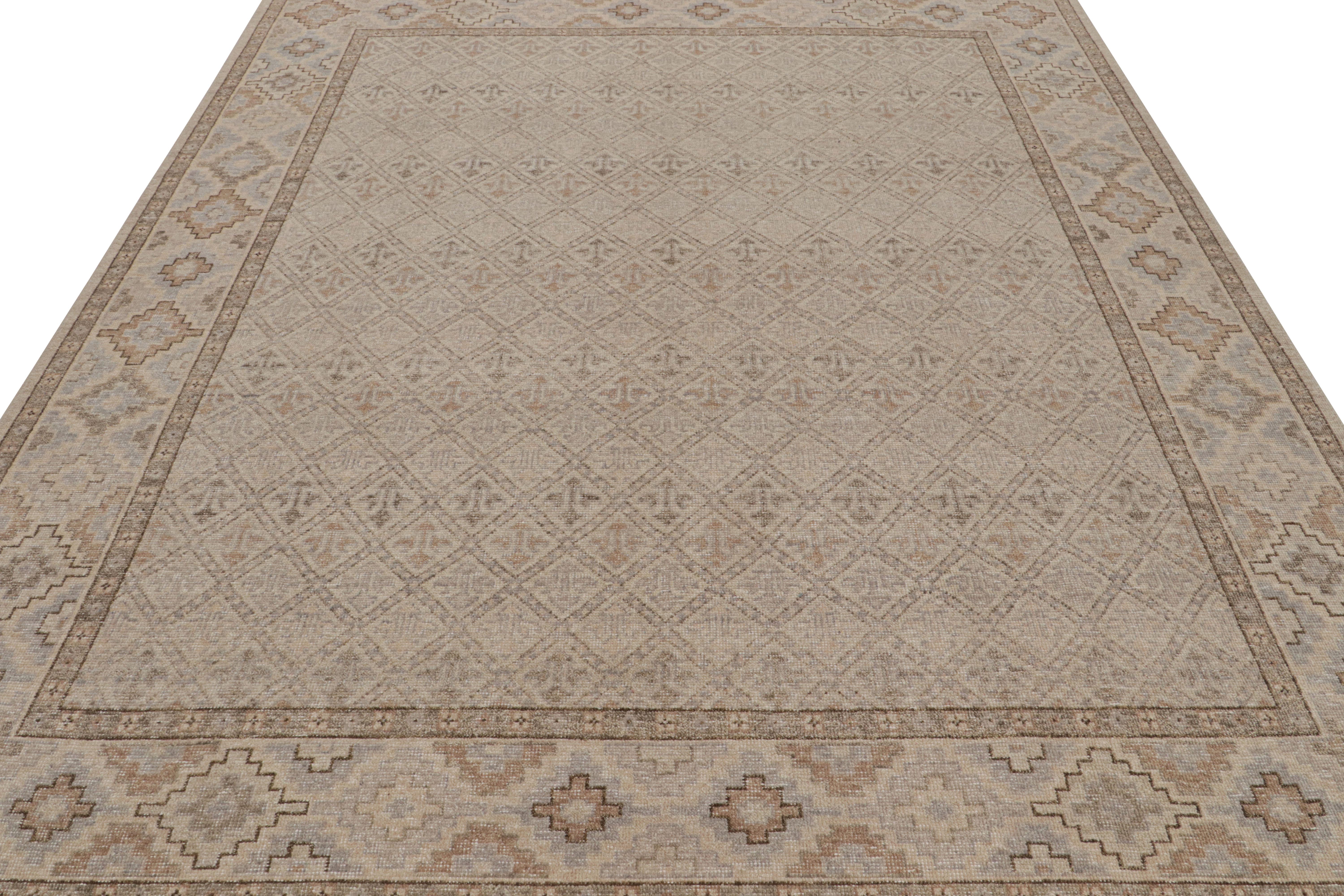 Indien Rug & Kilim's Distressed Rug In Beige, Gray And Blue Geometric Pattern (Tapis à motifs géométriques beige, gris et bleu) en vente