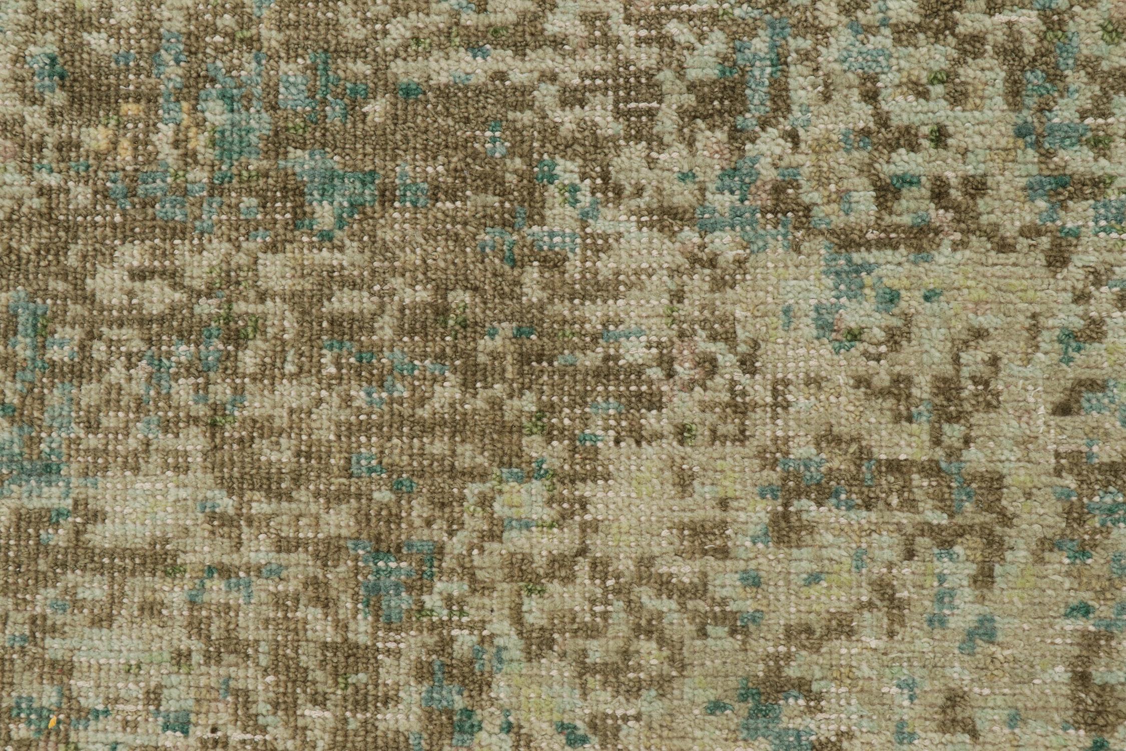 Rug & Kilim's Distressed Style Abstract Rug in Beige, Blue and Green Pattern (Tapis abstrait à motifs beige, bleu et vert) Neuf - En vente à Long Island City, NY