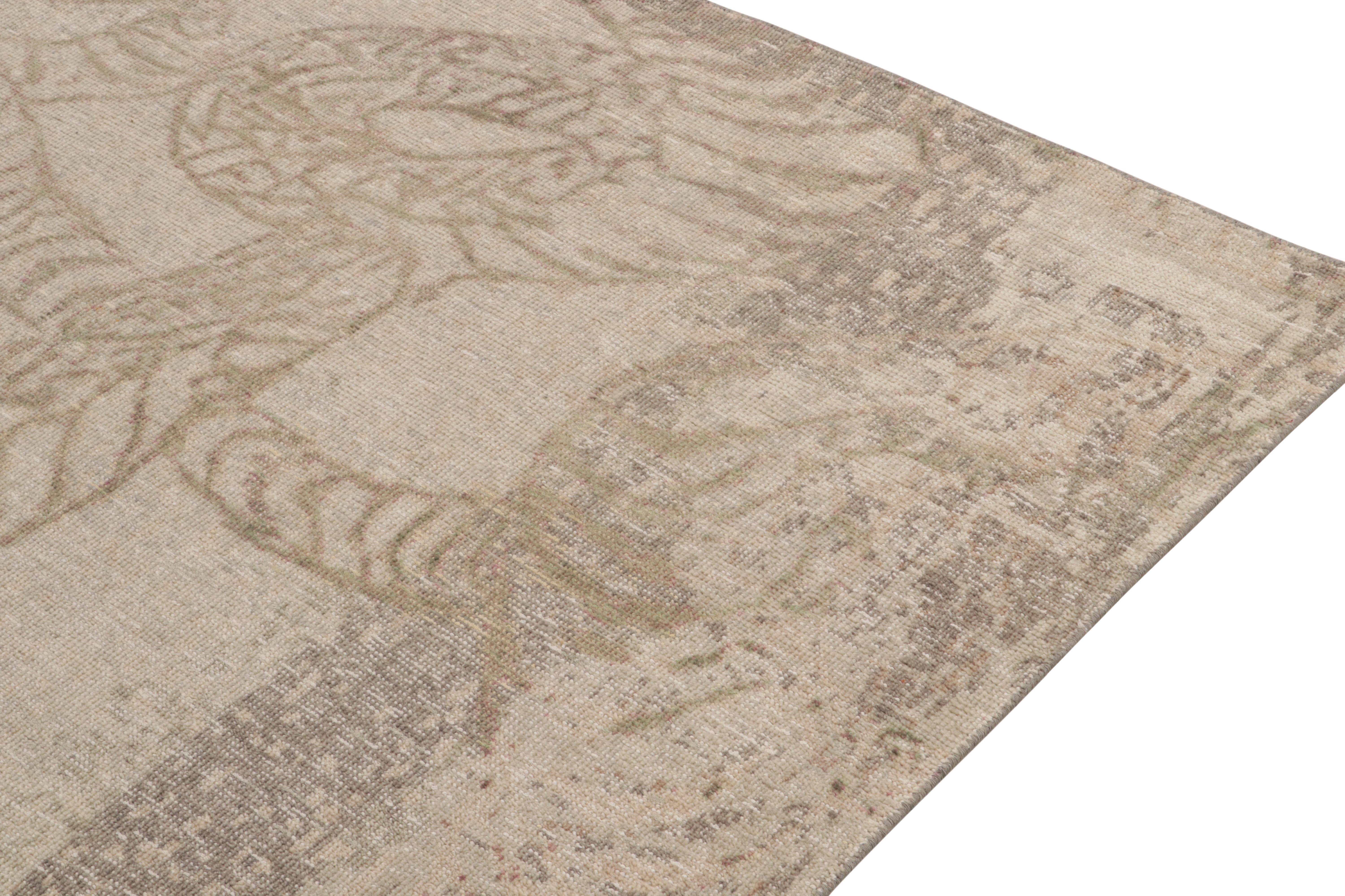 Indien Rug & Kilim's Distressed Style Abstract Rug in Beige-Brown & Gray Pattern (Tapis abstrait en beige, marron et gris) en vente