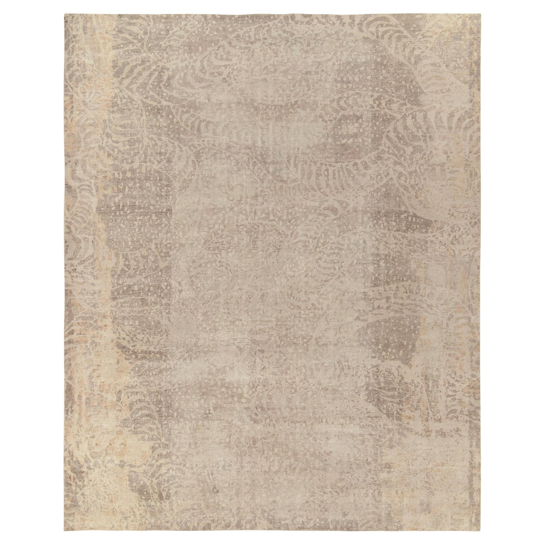 Rug & Kilim's Distressed Style Abstract Rug in Beige-Brown & Gray Pattern (Tapis abstrait en beige, marron et gris)