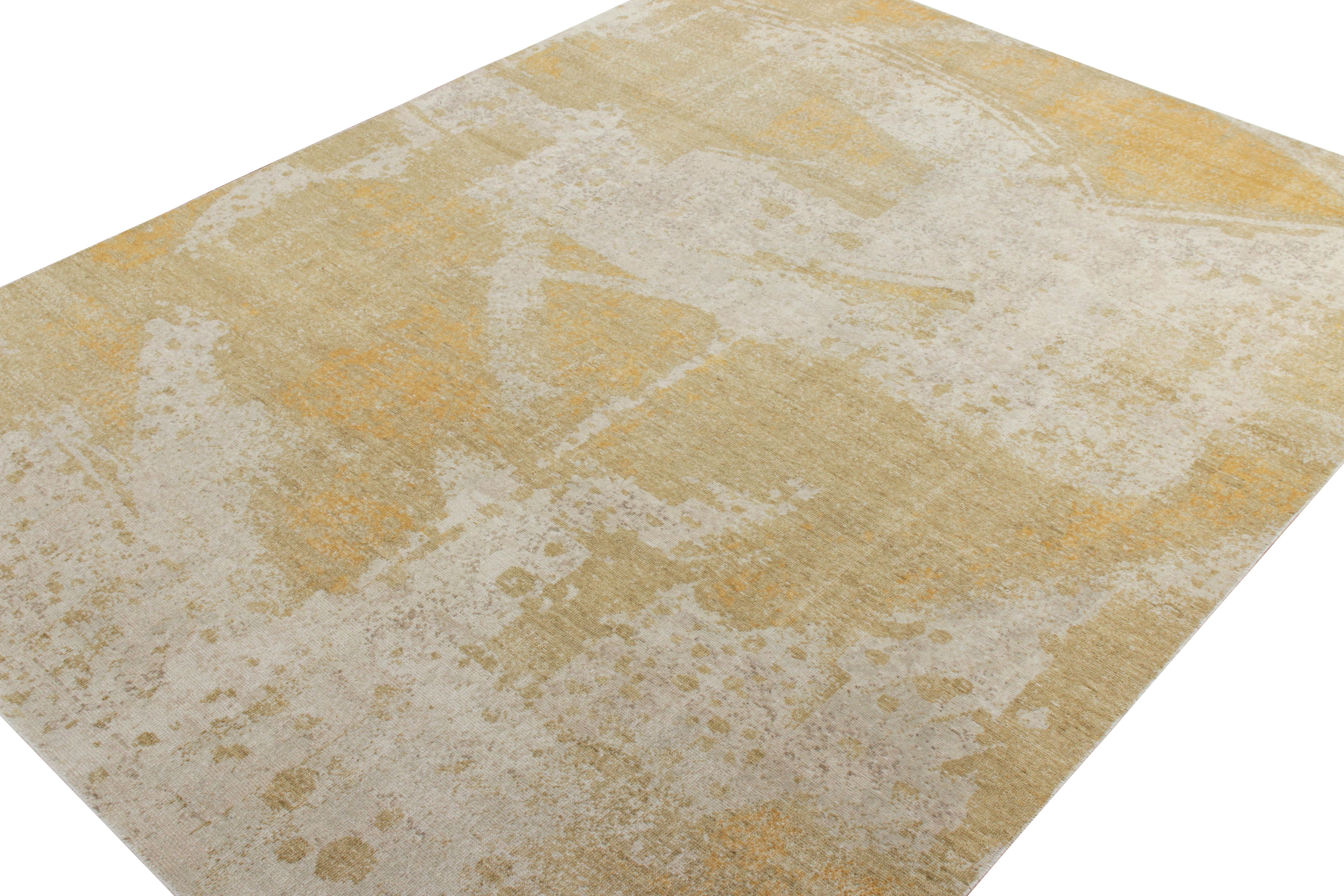 Other Rug & Kilim’s Distressed Style Abstract Rug in Beige, Golden Abstract pattern For Sale