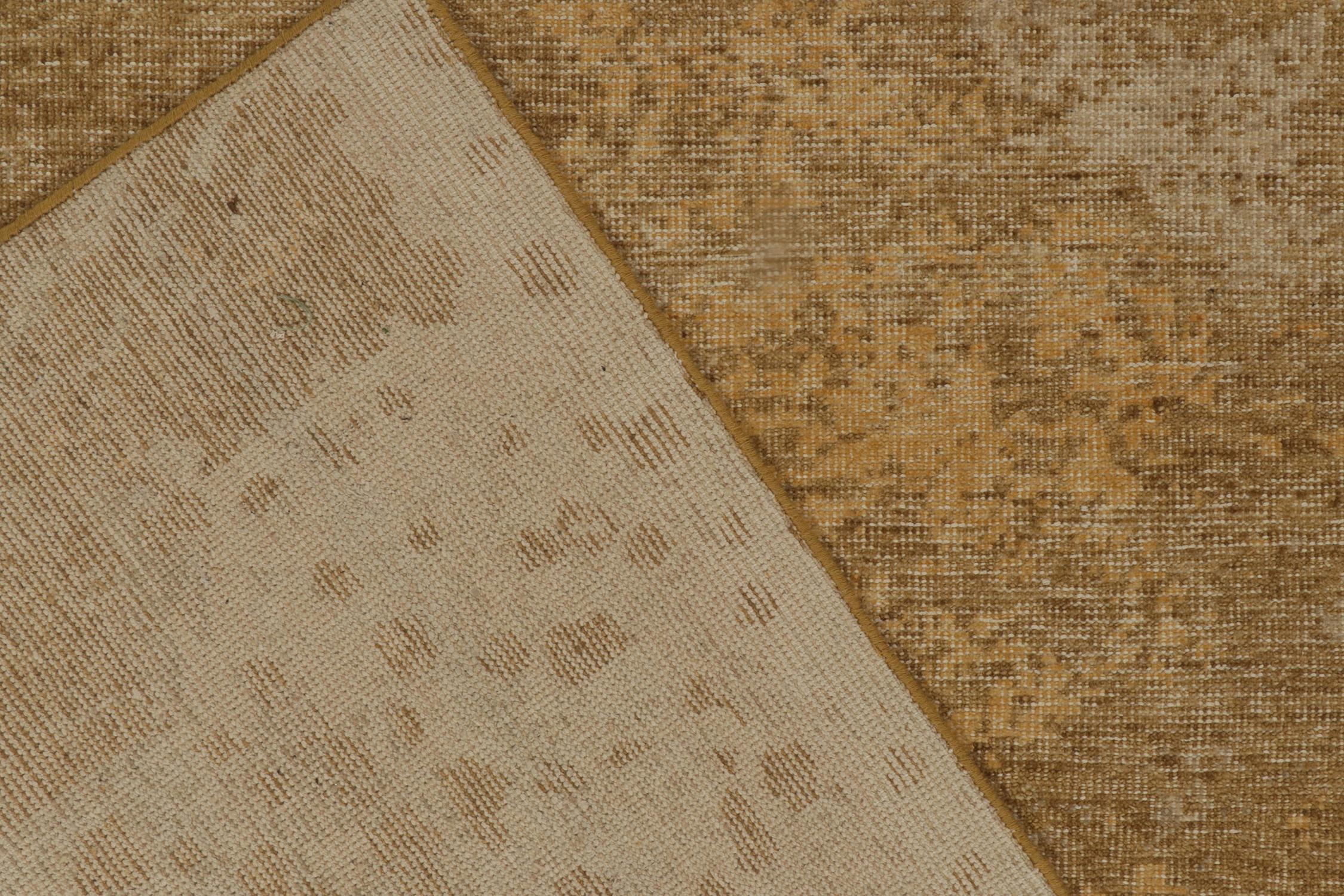 Rug & Kilim’s Distressed Style Abstract Rug in Beige, Ochre Patterns In New Condition For Sale In Long Island City, NY