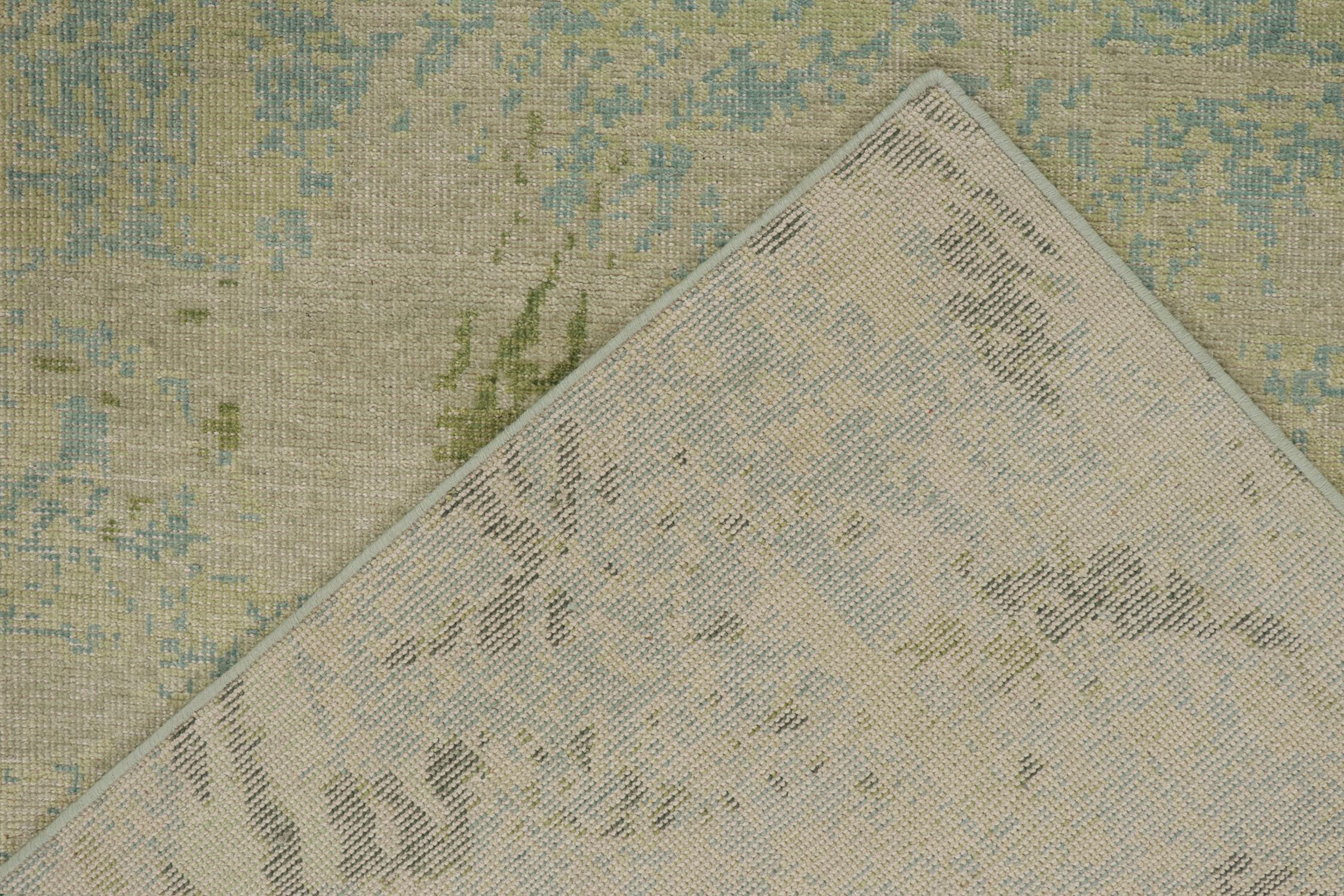 XXIe siècle et contemporain Rug & Kilim's Distressed Style Abstract Rug in Blue, Gray and Green Pattern (Tapis abstrait à motifs bleus, gris et verts) en vente