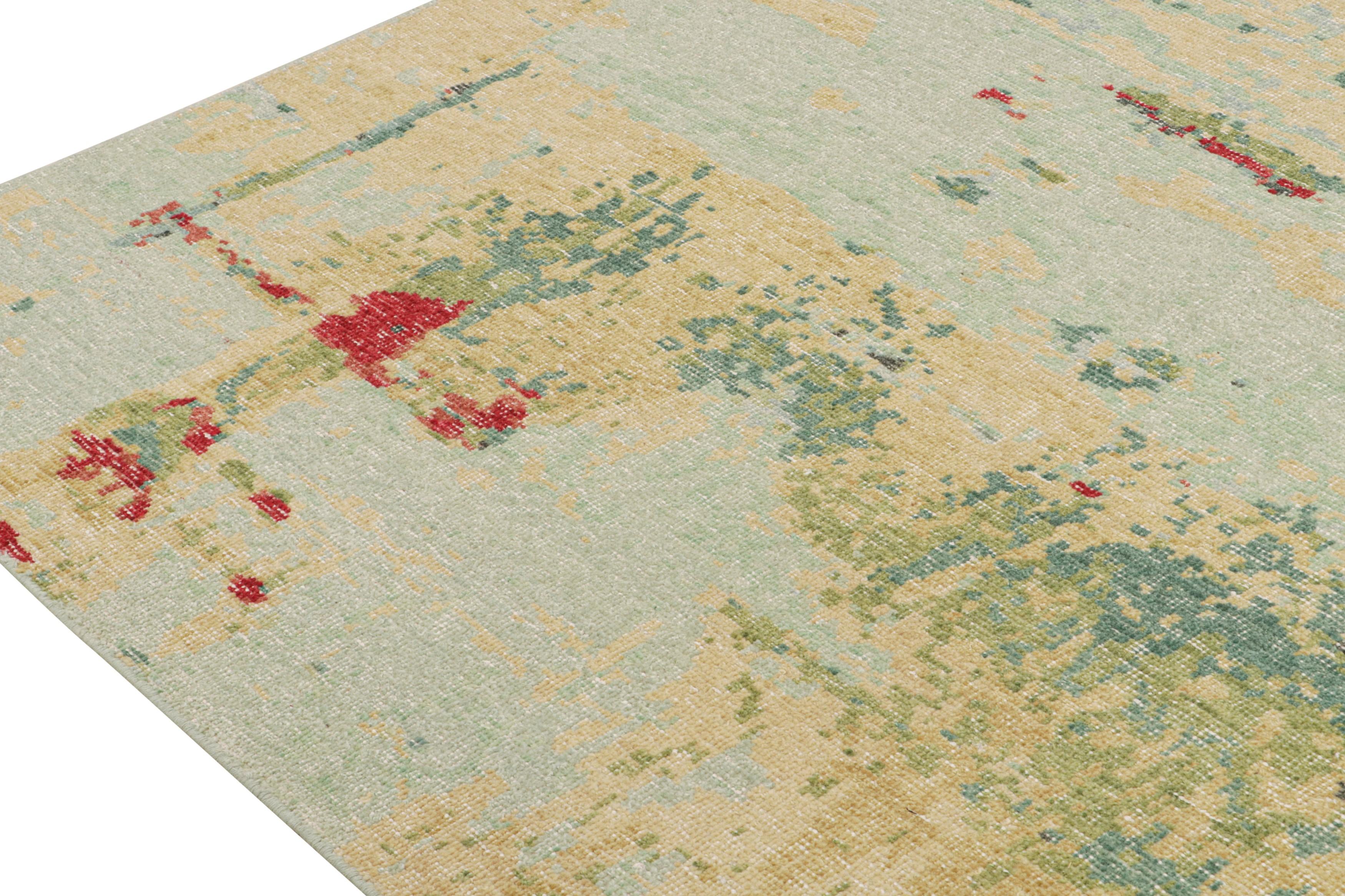 Rug & Kilim's abstrakter Teppich im Distressed-Stil in Grün und Blau im Zustand „Neu“ im Angebot in Long Island City, NY