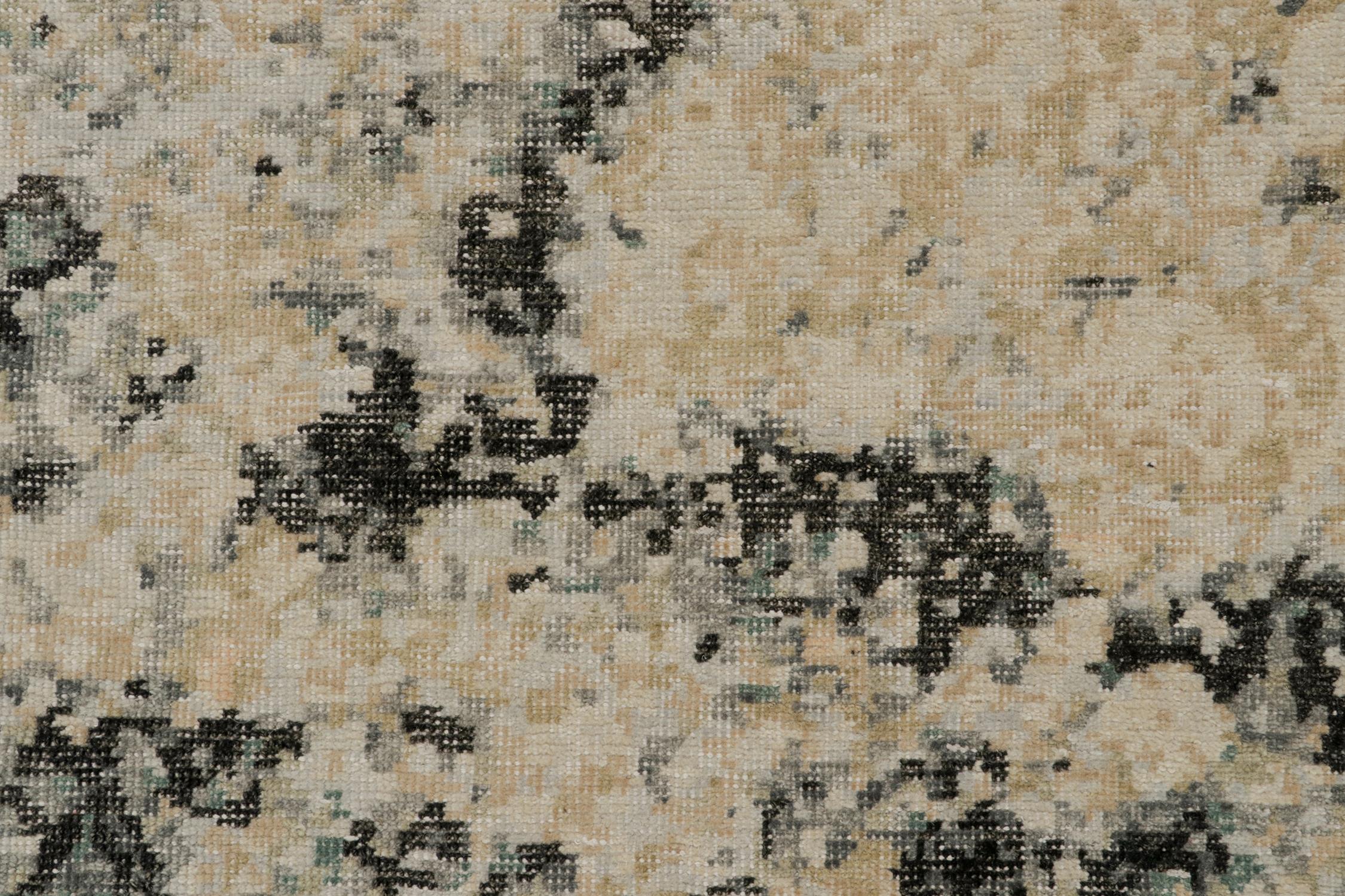 Rug & Kilim: Tappeto astratto in stile Distressed in grigio, beige e nero In condizioni Nuovo in vendita a Long Island City, NY